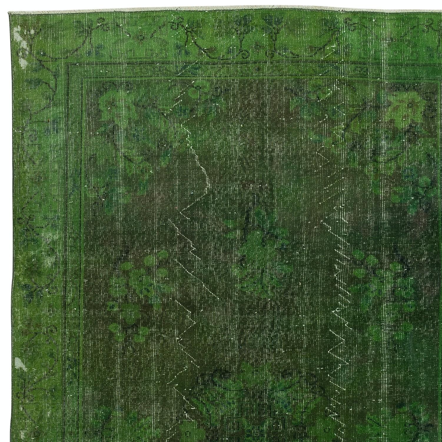 Handgefertigter Shabby Chic 5,4x9 Ft Shabby Chic Teppich in grüner Farbe. Türkischer Vorleger im Used-Look (Handgeknüpft) im Angebot