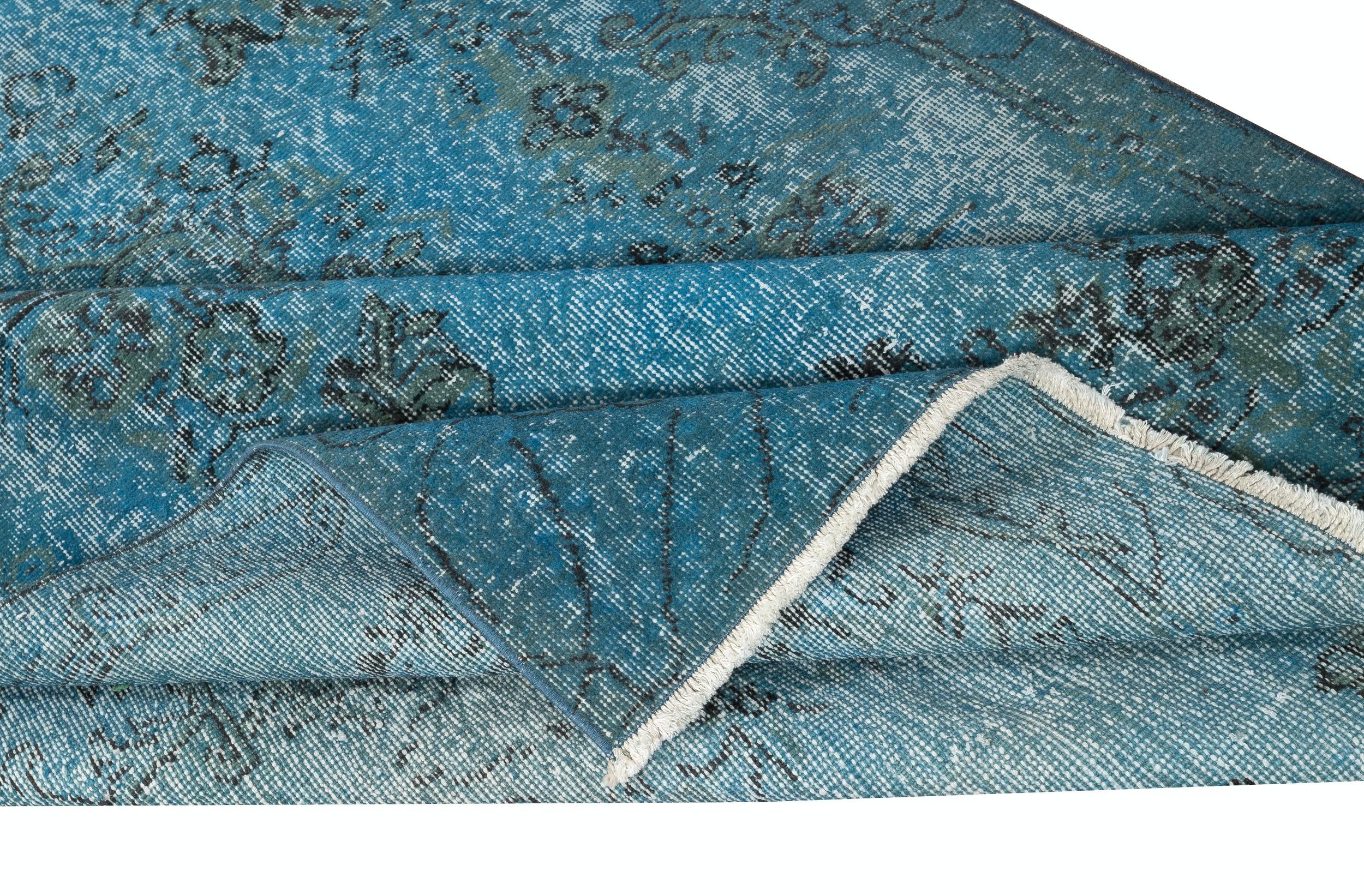 Alfombra de lana contemporánea hecha a mano en estilo shabby chic de color azul turco de 5,4 x 9,3 pies Moderno en venta