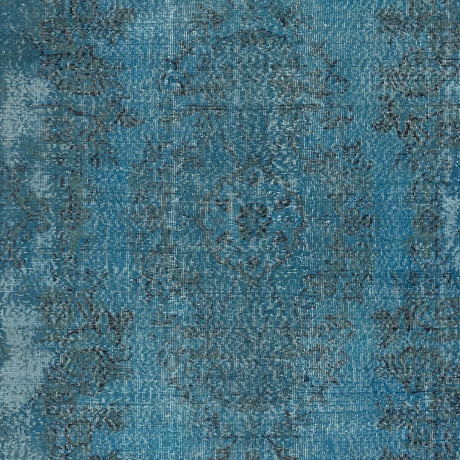 Alfombra de lana contemporánea hecha a mano en estilo shabby chic de color azul turco de 5,4 x 9,3 pies Anudado a mano en venta