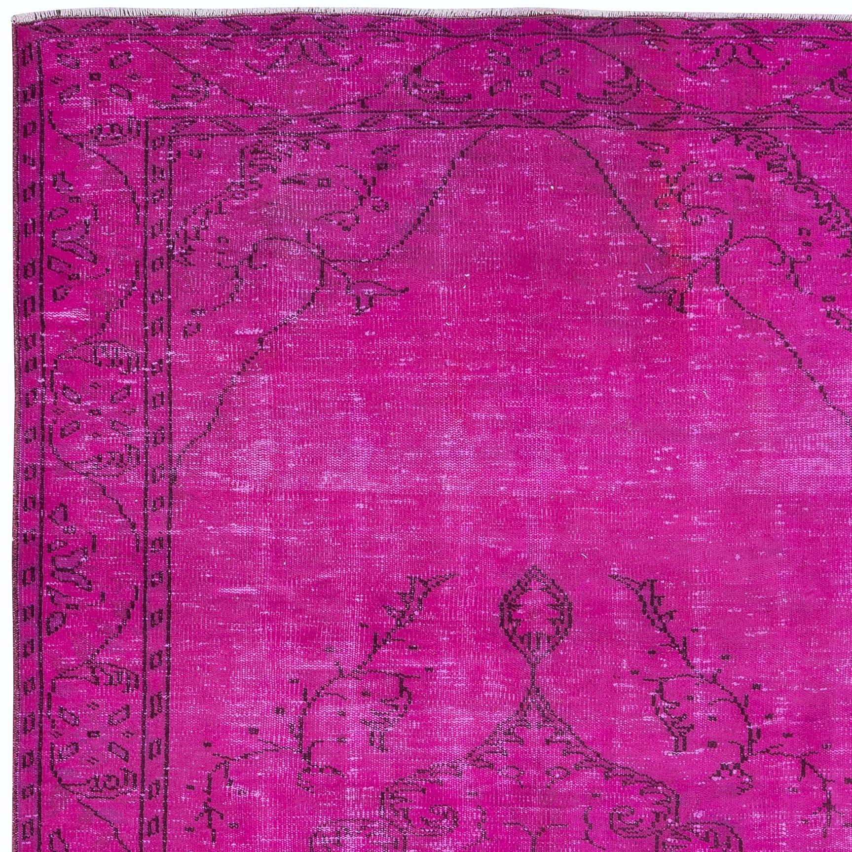 Turkish 5.4x9.3 Ft Contemporary Wool Area Rug in Pink, Handknotted in Turkey For Sale