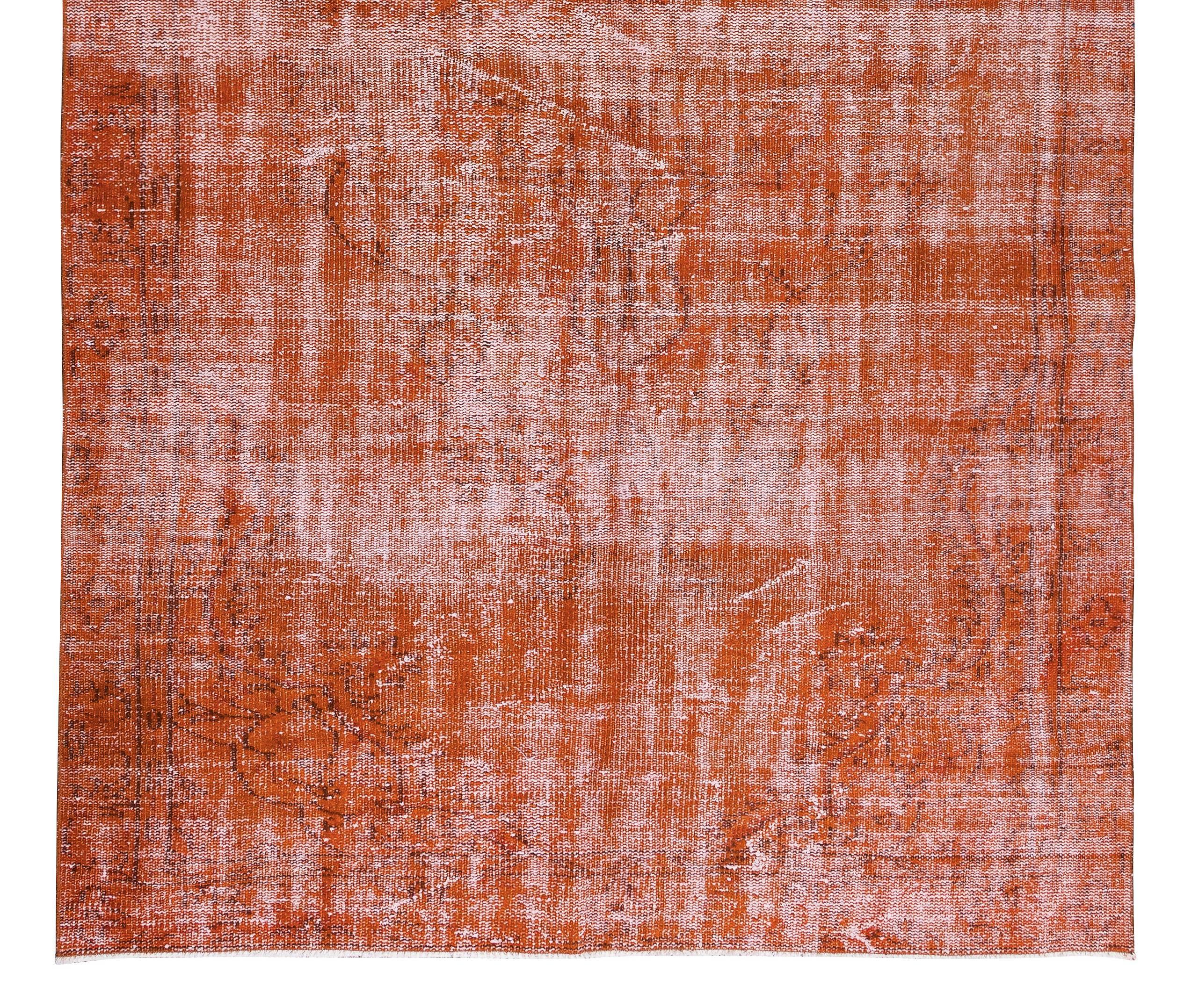 Türkischer, handgefertigter, orangefarbener Re-Dyed-Teppich für modernes Interieur, 1960er Jahre im Zustand „Gut“ im Angebot in Philadelphia, PA