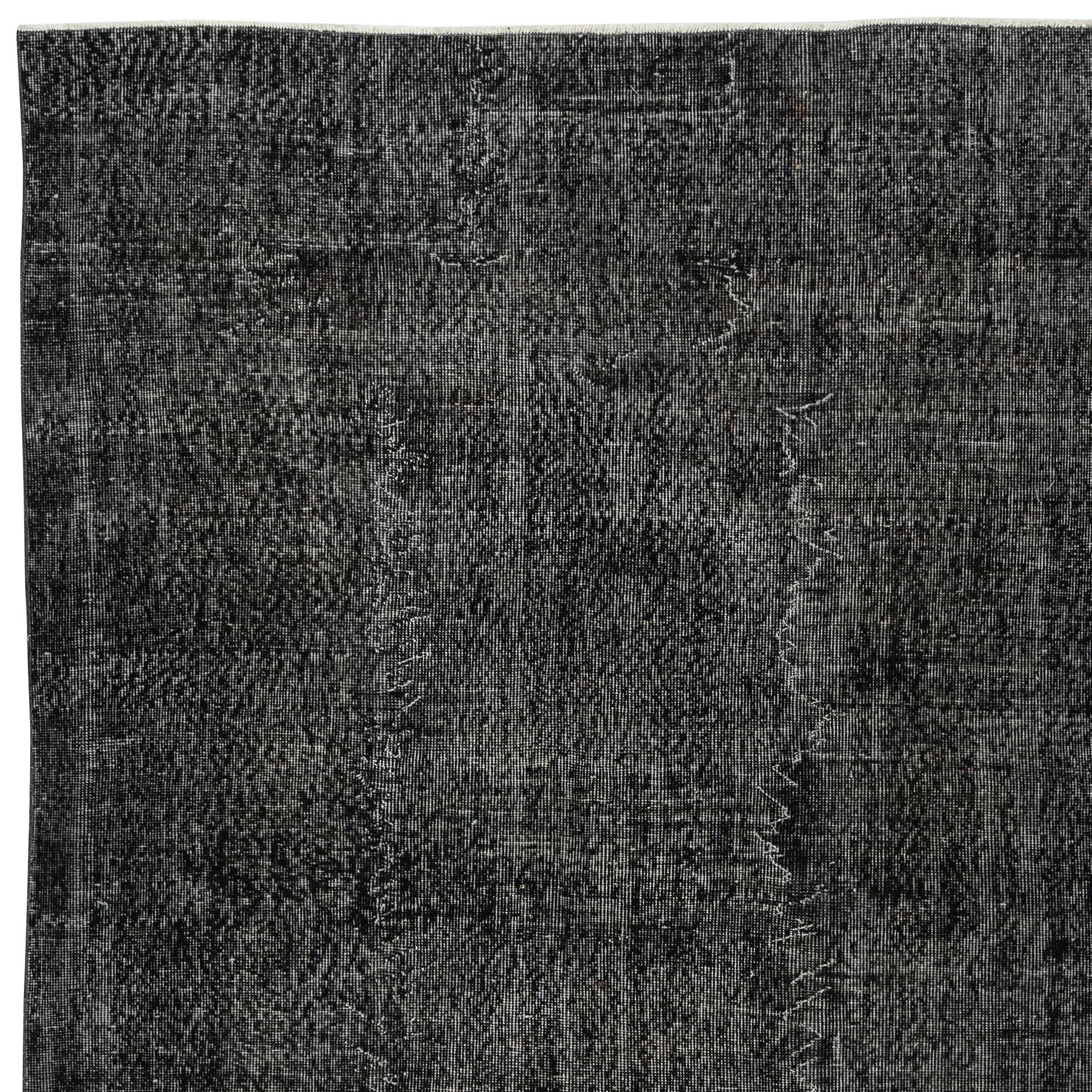 5.4x9.6 Ft Modern Handmade Rug. Schwarz gefärbter Vintage-Teppich für das Wohnzimmer (Handgeknüpft) im Angebot