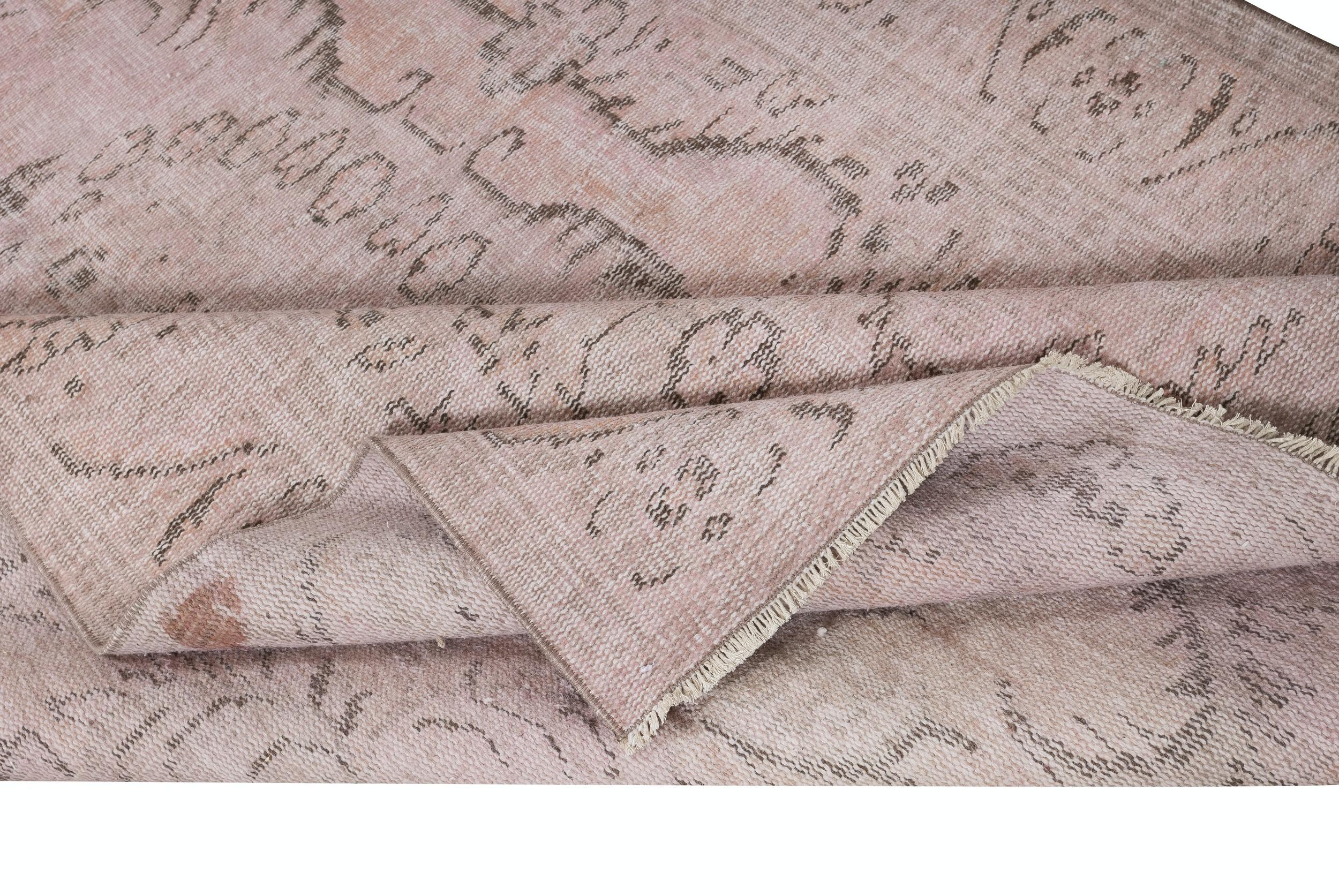 5.4x9.7 Ft Vintage Handmade Turkish Rug ReDyed in Soft Pink für Modern Interiors (Moderne) im Angebot