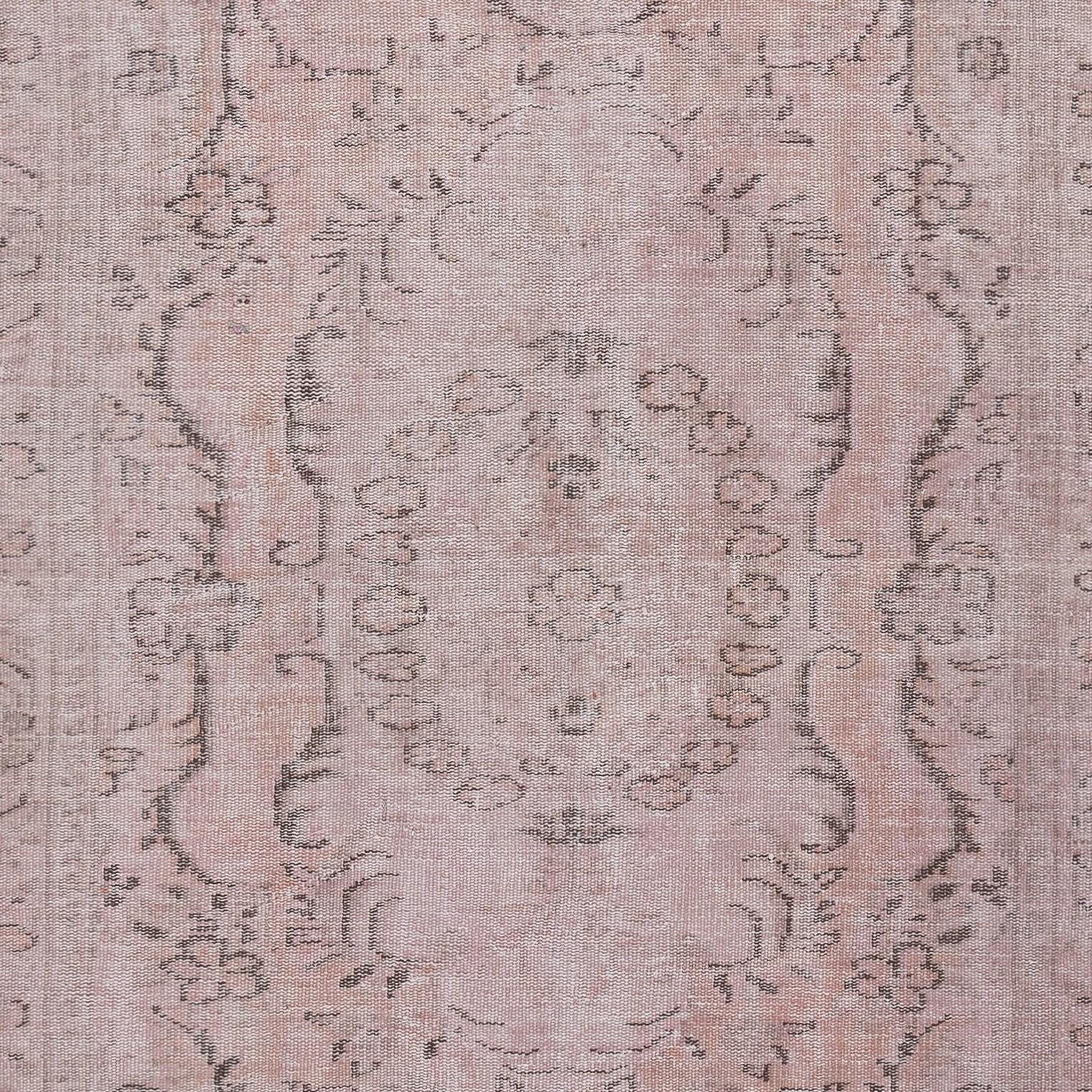 5.4x9.7 Ft Vintage Handmade Turkish Rug ReDyed in Soft Pink für Modern Interiors (Handgeknüpft) im Angebot
