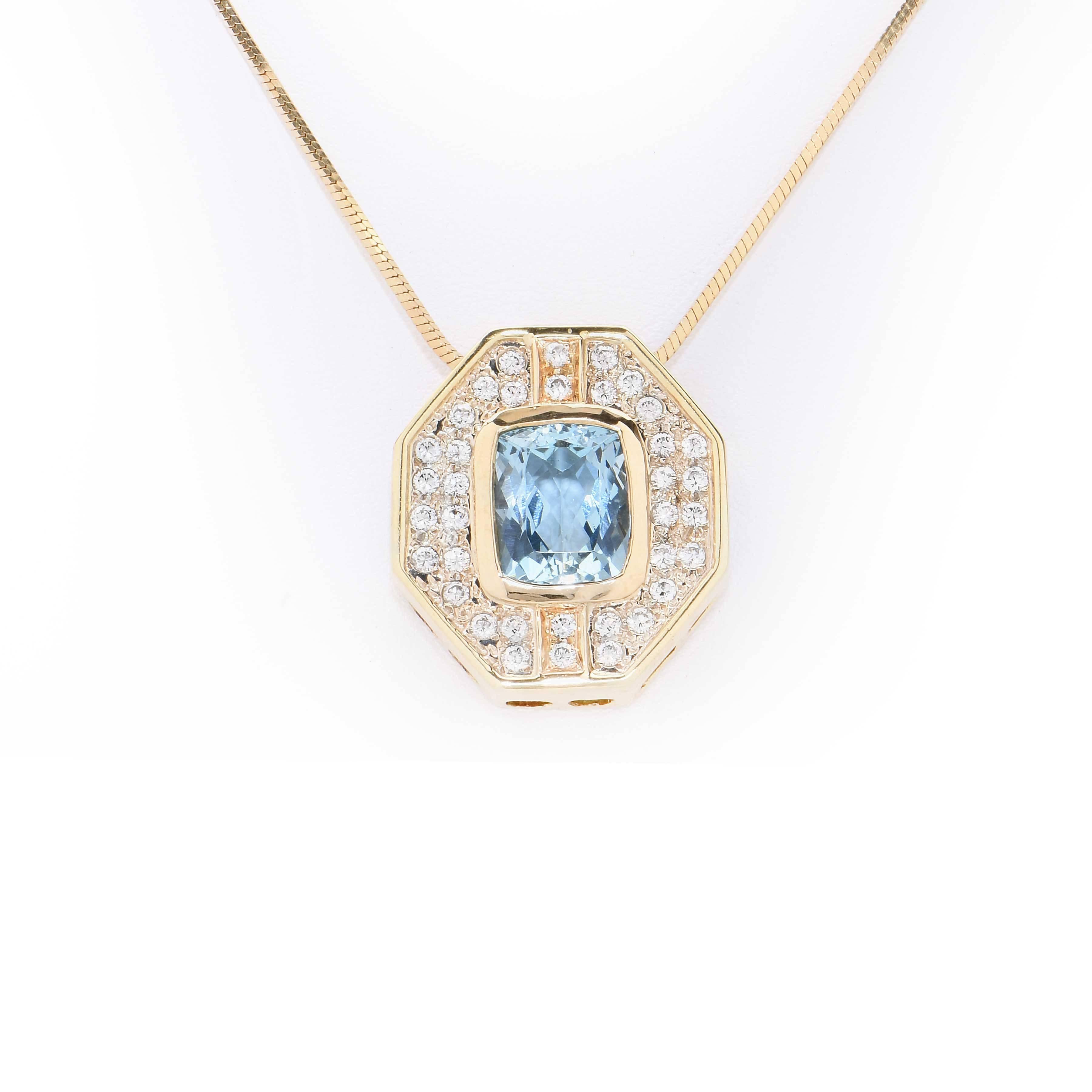 5.5 Carat Aquamarine & Diamond Gold Pendant Necklace In Excellent Condition In Bay Harbor Islands, FL