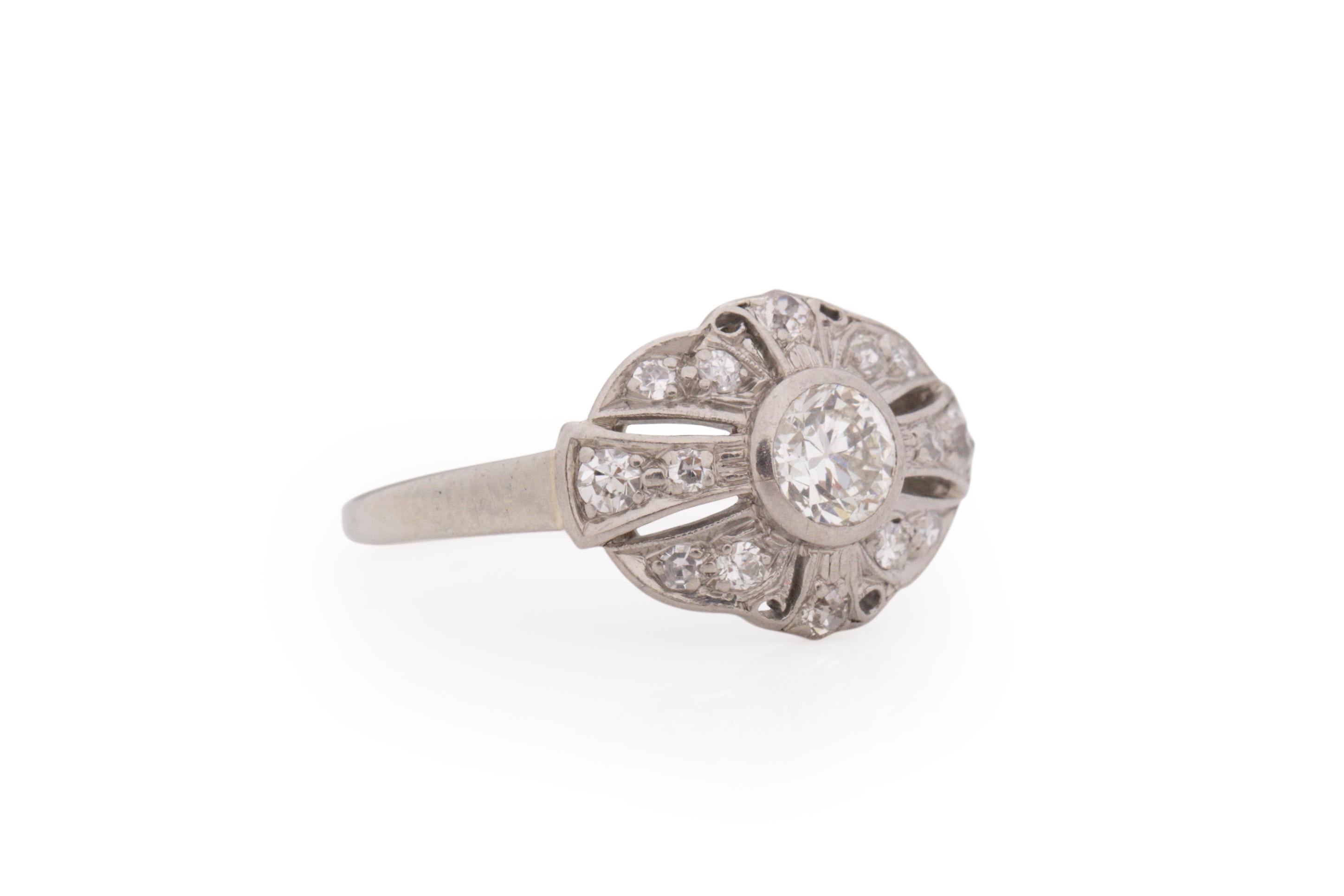 Misura dell'anello: 7
Tipo di metallo: Platino [Con marchio di garanzia e Test Test].
Peso: 2.5 grammi

Dettagli del diamante centrale:
Peso: .55 carati
Taglio: Vecchio brillante europeo
Colore: G-H
Chiarezza: SI2

Dettagli A. Stone:
Peso: .15