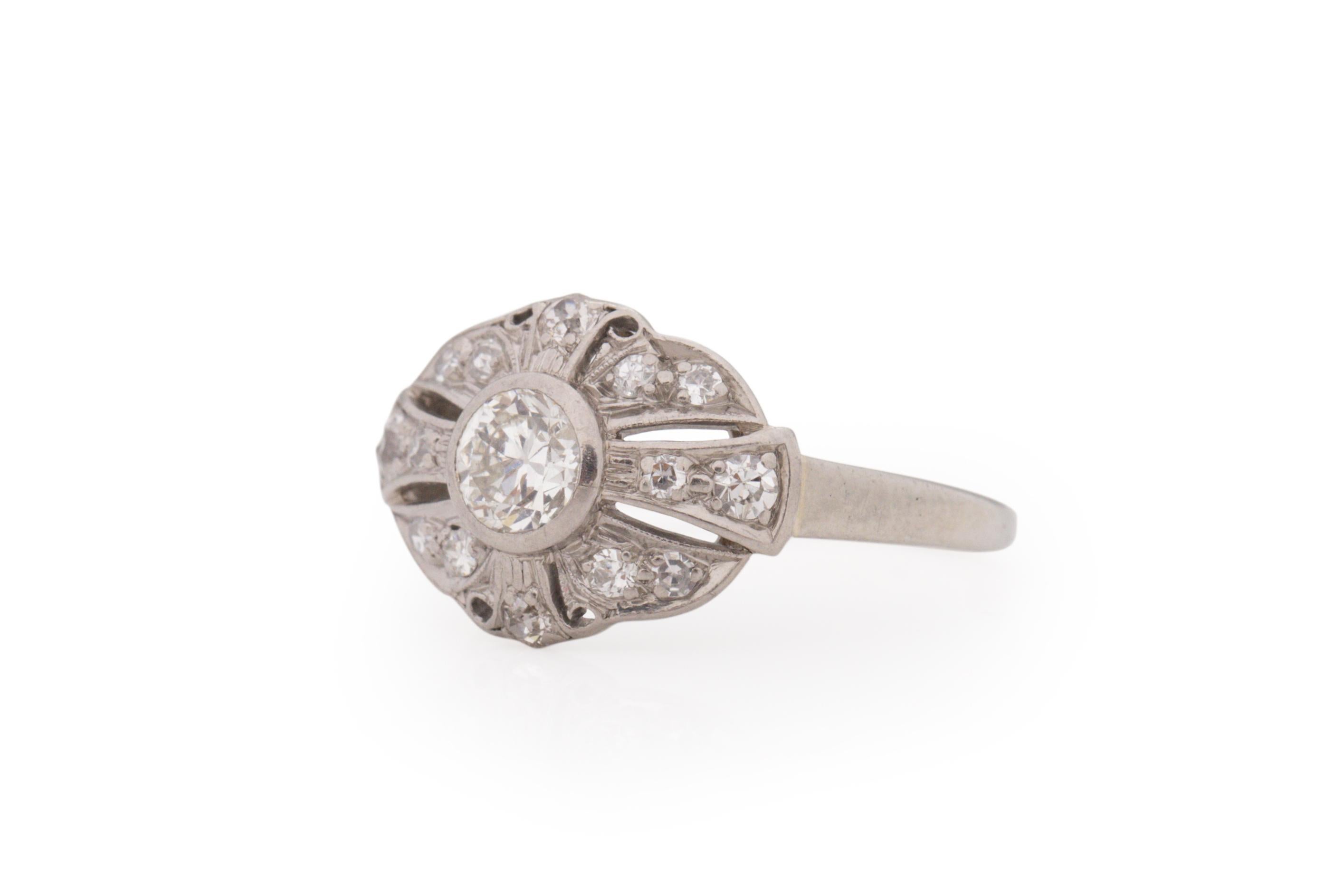 Art Déco Anello di fidanzamento in platino con diamante Art Deco da .55 carati in vendita
