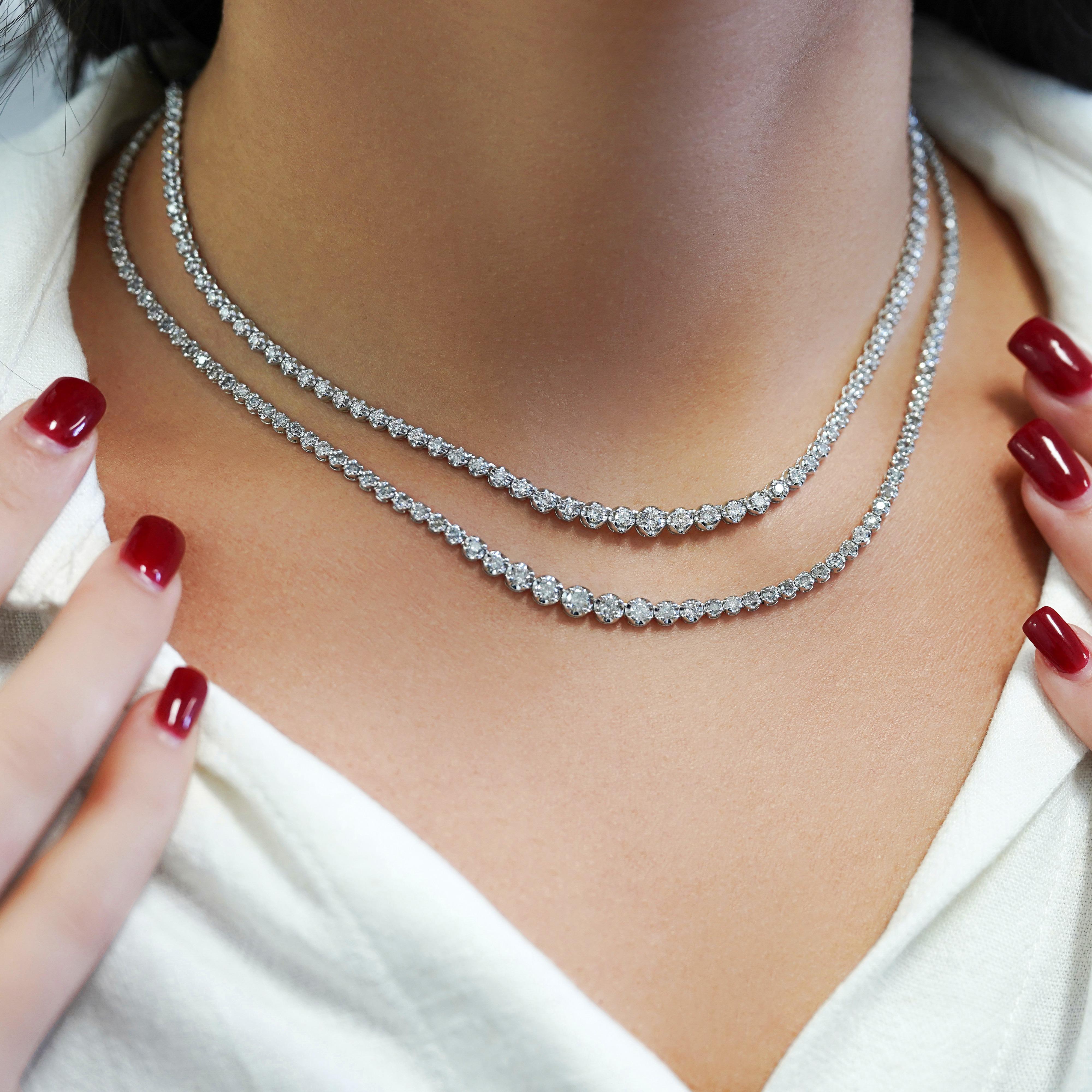 5.5 Carat H-I color, SI2-I1 clarity Round Cut Natural Diamond 18K White Gold 4-Prong Graduated Tennis Necklace in 17 Inches.

Details:
Item Type: Graduated Tennis Necklace
Metal: 18K white gold
Width: 3-5 MM
Length: 17 Inches
 
Center Stone