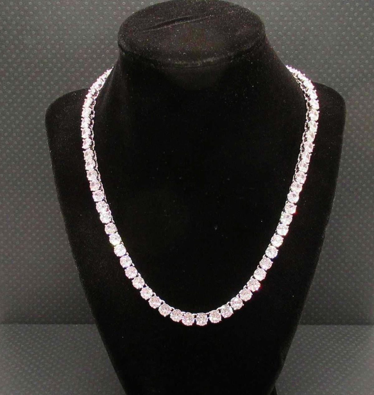 Collar de tenis con diamantes de 55 quilates  0,60 quilates cada uno  D-E-F Color  Claridad VVS Corte redondo en venta