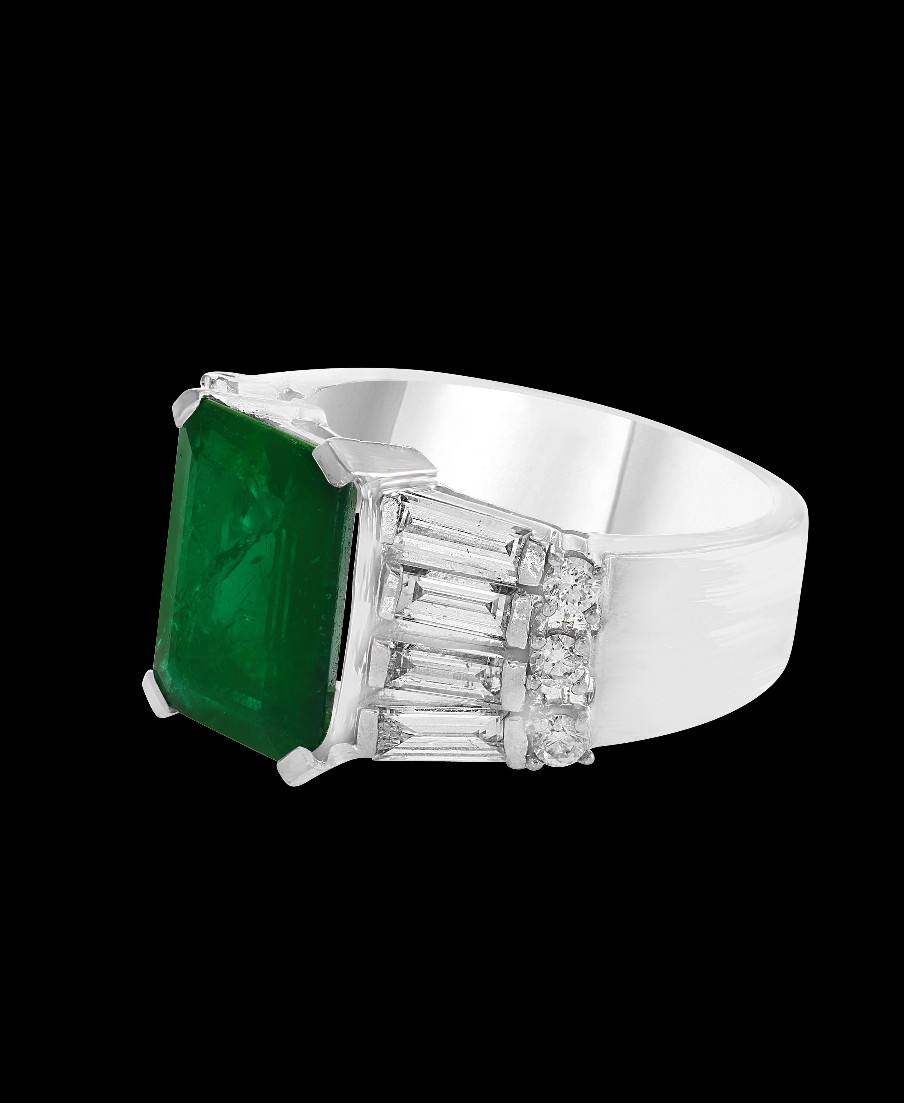 5,5 Karat Smaragdschliff Smaragd- und Diamantring aus 18 Karat Gold im Angebot 1