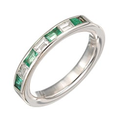 Anillo de boda de oro blanco con diamante esmeralda de .55 quilates