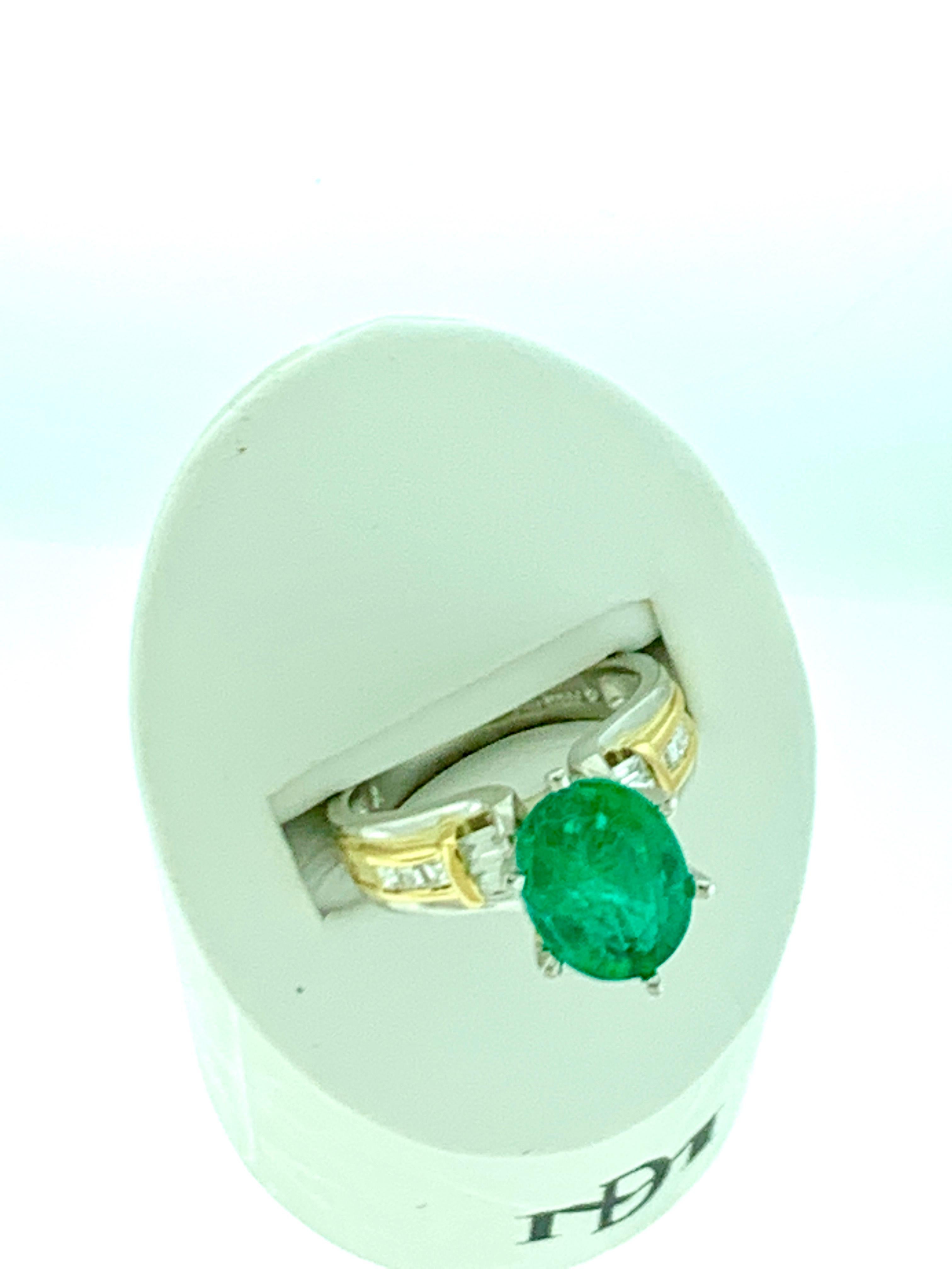 5,5 Karat Smaragd im Ovalschliff und Diamant in 18 Karat/Platin zweifarbiger Ring Nachlass im Angebot 6