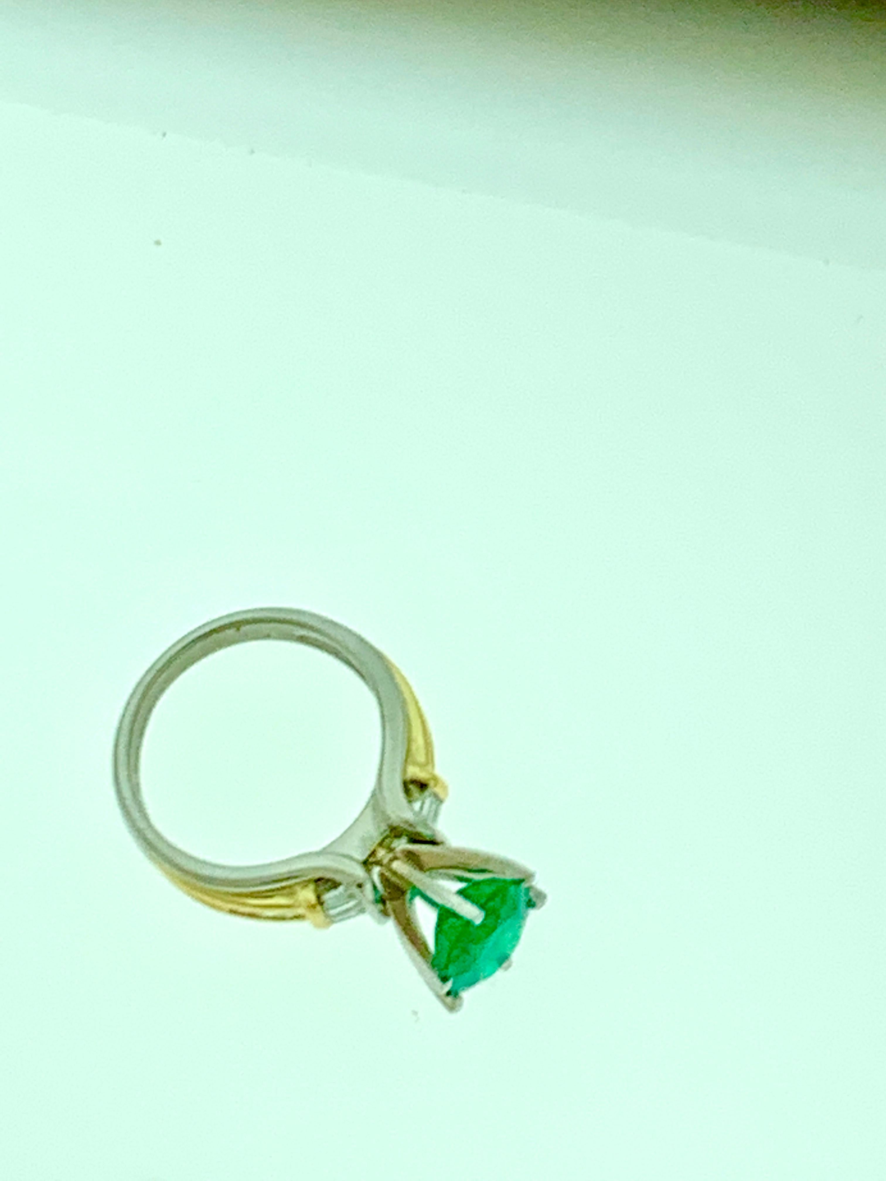 5,5 Karat Smaragd im Ovalschliff und Diamant in 18 Karat/Platin zweifarbiger Ring Nachlass im Angebot 8