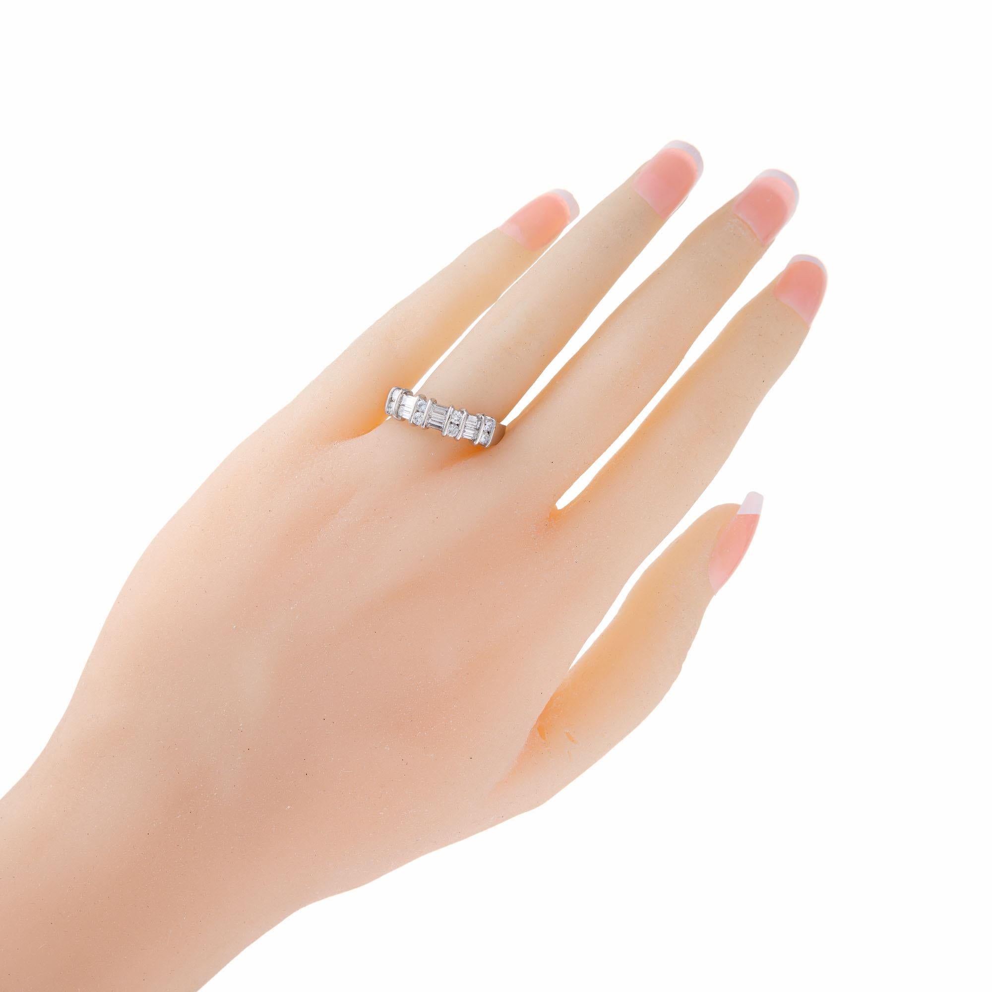 0,55 Karat runder Baguette-Diamant Platin Ring (Rundschliff) im Angebot