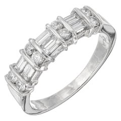 Bague jonc en platine avec diamants ronds et baguettes de 0,55 carat