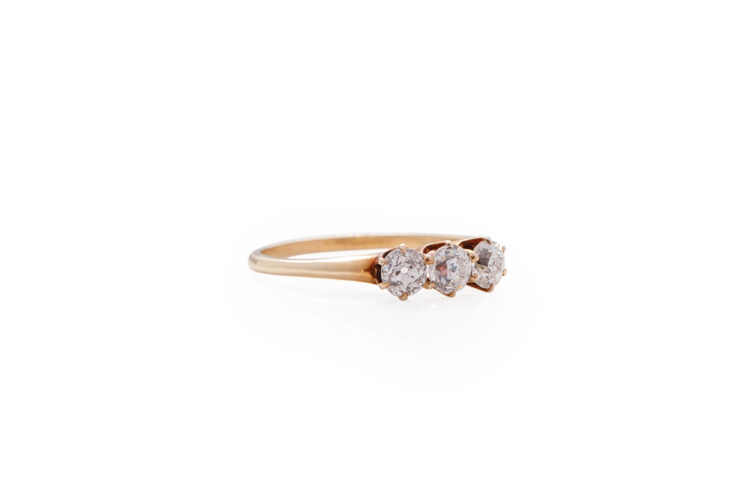 Taille de l'anneau : 4.5
Type de métal : or jaune 14 carats [poinçonné et testé]
Poids : 2,5 grammes

Détails du diamant :
Poids : .55 carat, poids total
Coupe : Vieux brillant européen
Couleur : G-H
Clarté : VS

Mesure du doigt au sommet de la