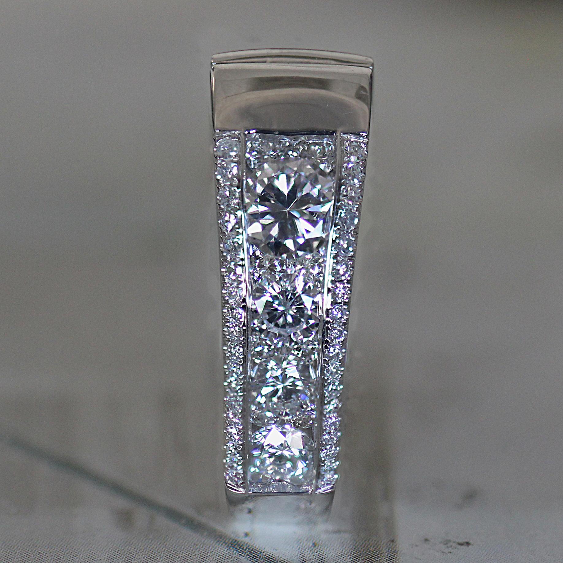 5,5 Karat TW Diamanten Kanal Satz von Diamant-Ohrringe Weißgold, Ben Dannie im Zustand „Neu“ im Angebot in West Hollywood, CA