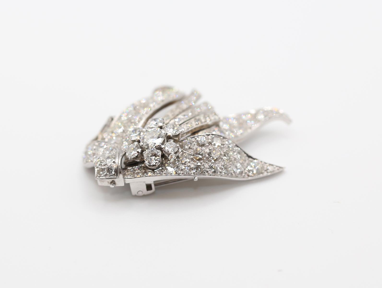 5.5 Carats Diamonds Platinum Brooch Unisex, 1930 For Sale 7