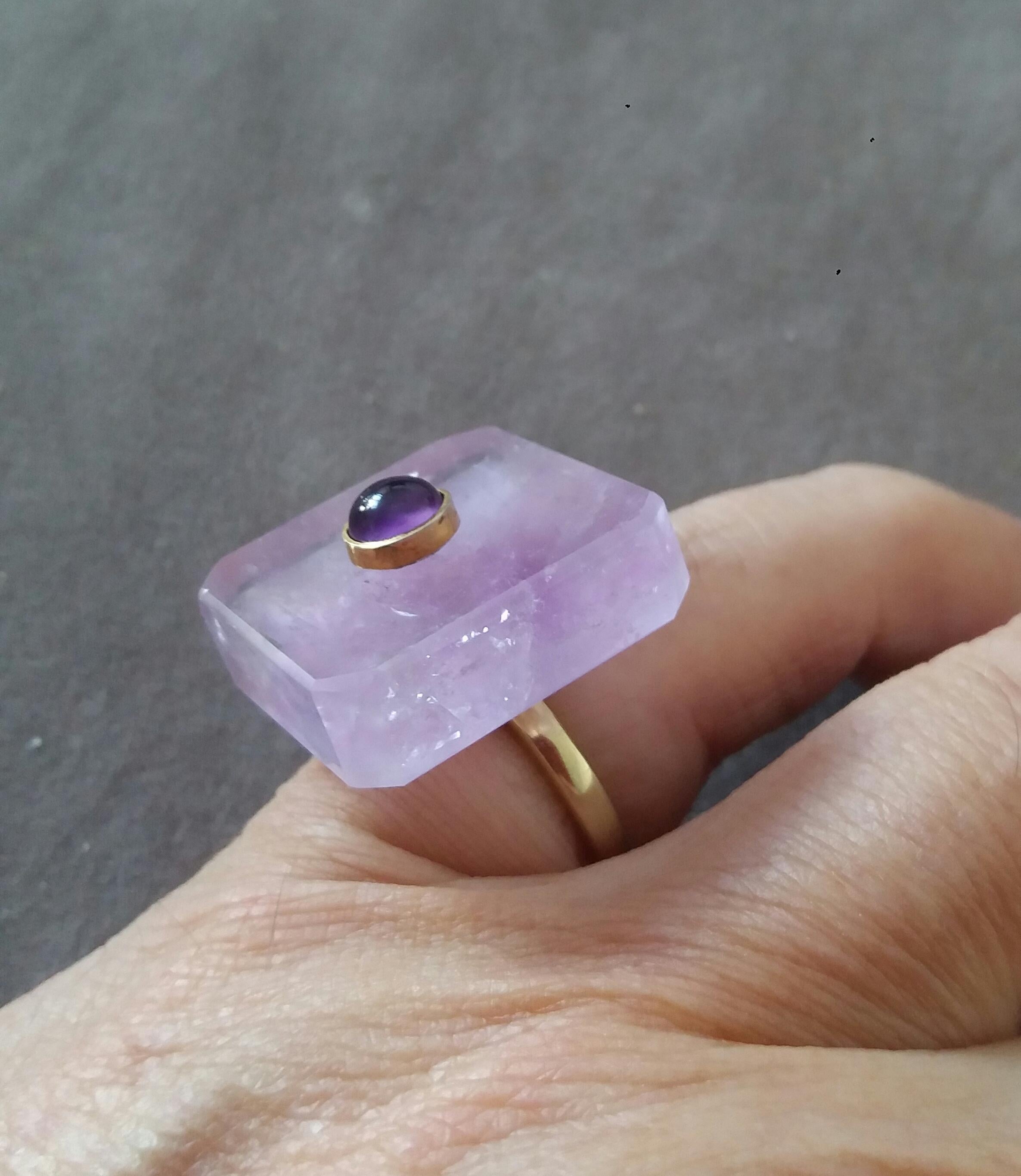 55 Carats Octagon Shape Natural Amethyst Round Amethyst Cab Yellow Gold Ring en vente 7