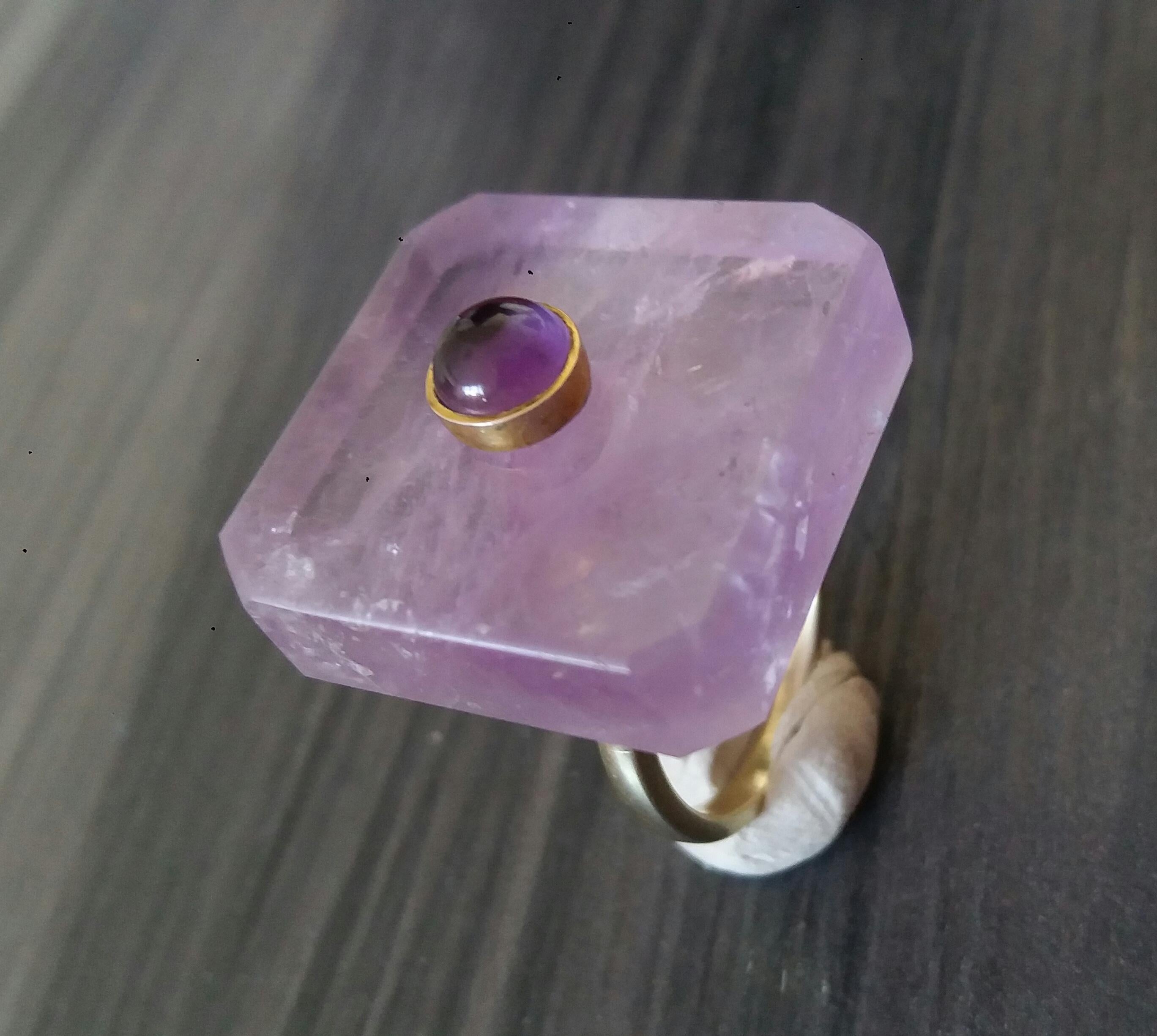 55 Carats Octagon Shape Natural Amethyst Round Amethyst Cab Yellow Gold Ring For Sale 10