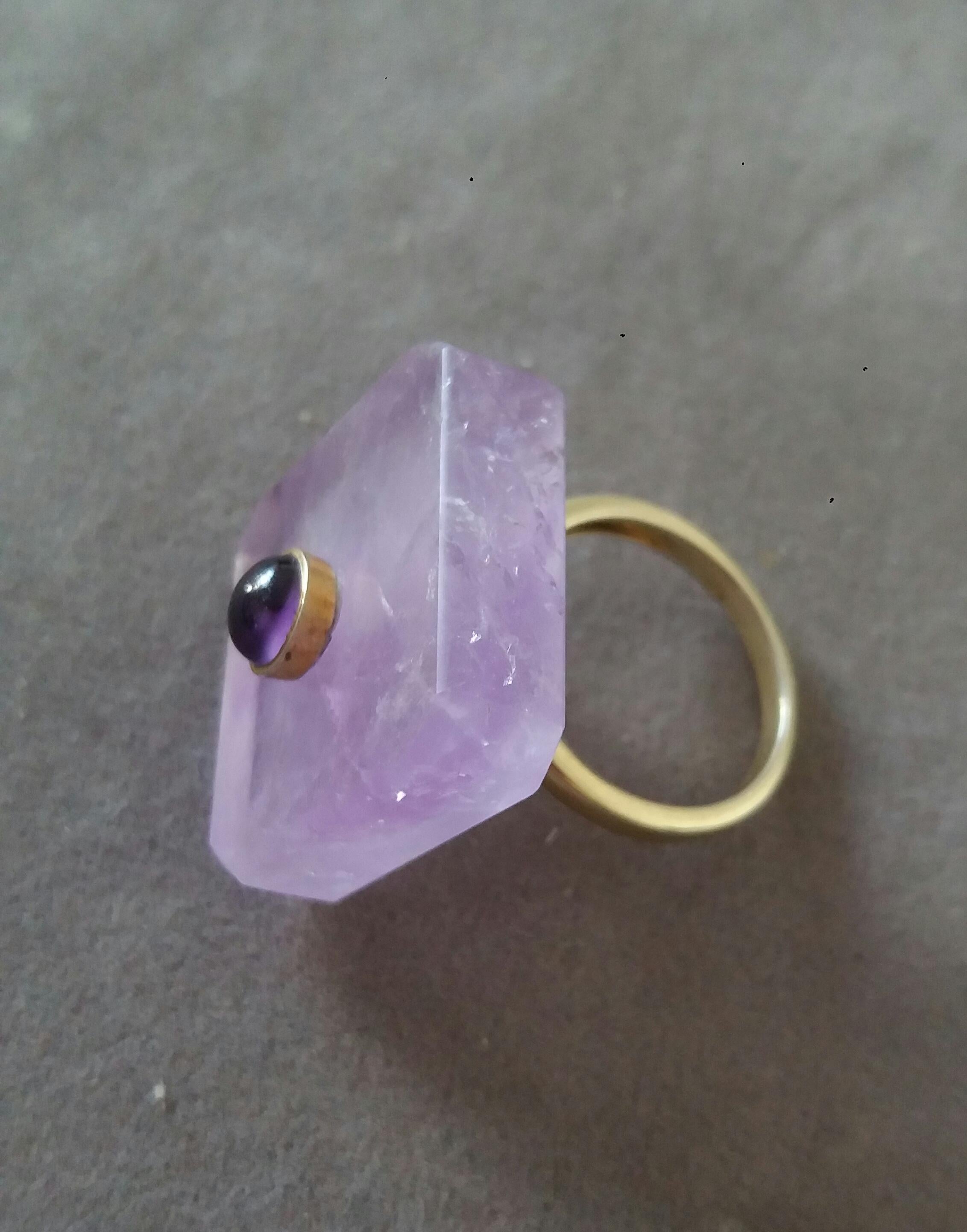 55 Carats Octagon Shape Natural Amethyst Round Amethyst Cab Yellow Gold Ring In New Condition For Sale In Bangkok, TH
