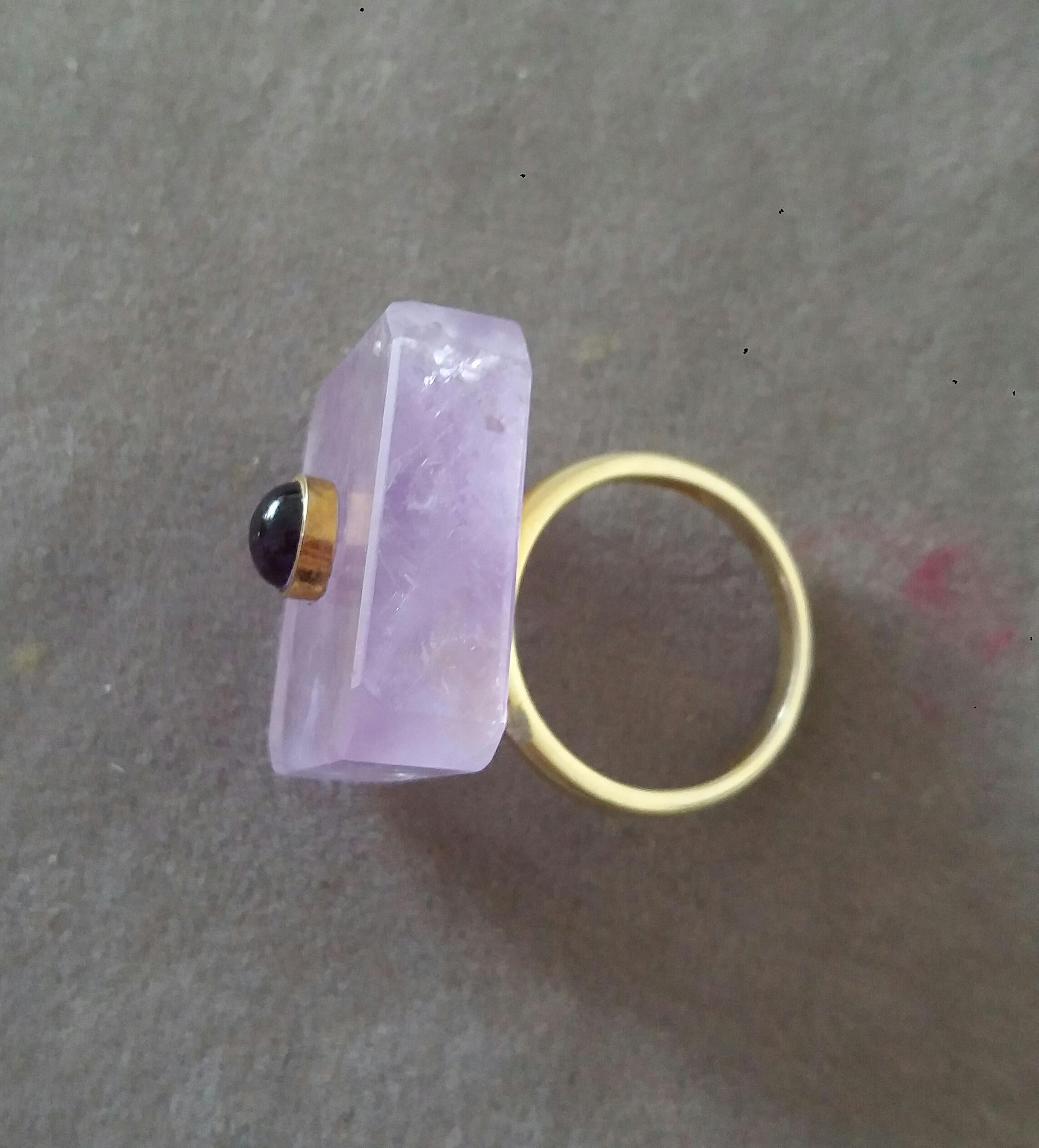 55 Carats Octagon Shape Natural Amethyst Round Amethyst Cab Yellow Gold Ring For Sale 2