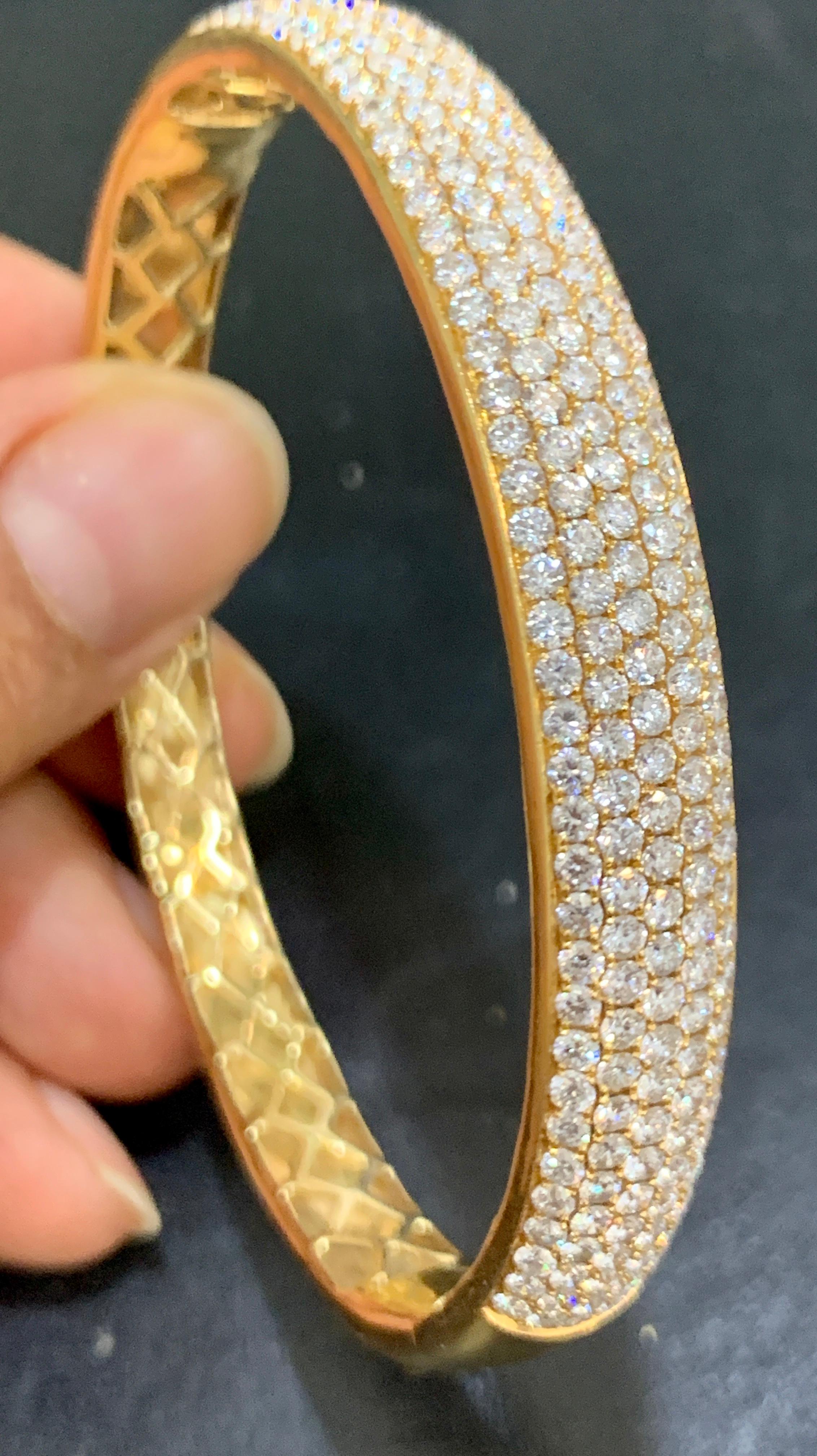 Women's 5.5 Ct Diamond Metro Women 18 Kt Yellow Gold 5-Row Diamond Pave Bangle Bracelet