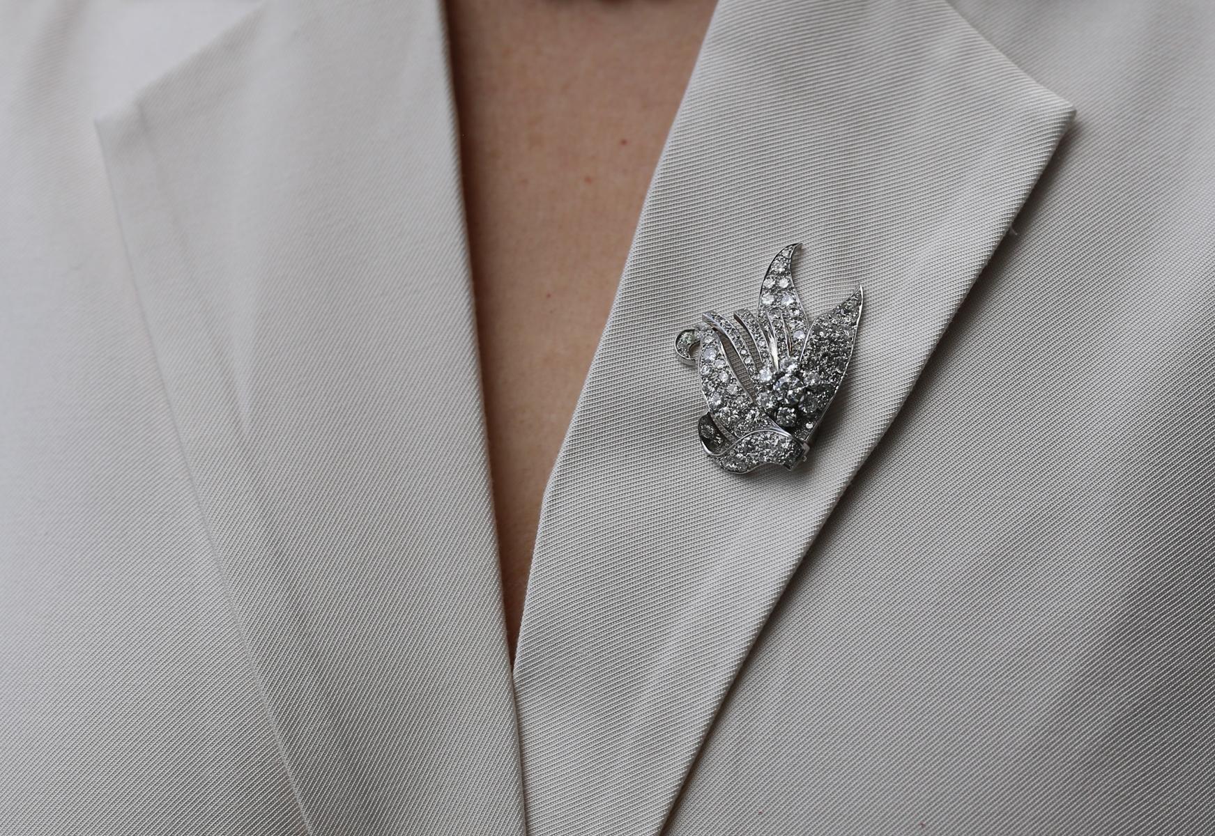 5,5 Karat Diamanten Platin Brosche Unisex, 1930 im Angebot 7