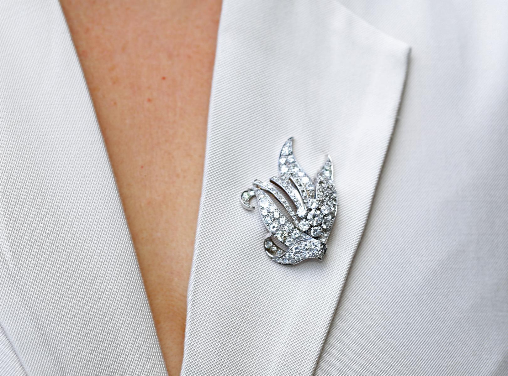 5,5 Karat Diamanten Platin Brosche Unisex, 1930 (Rundschliff) im Angebot