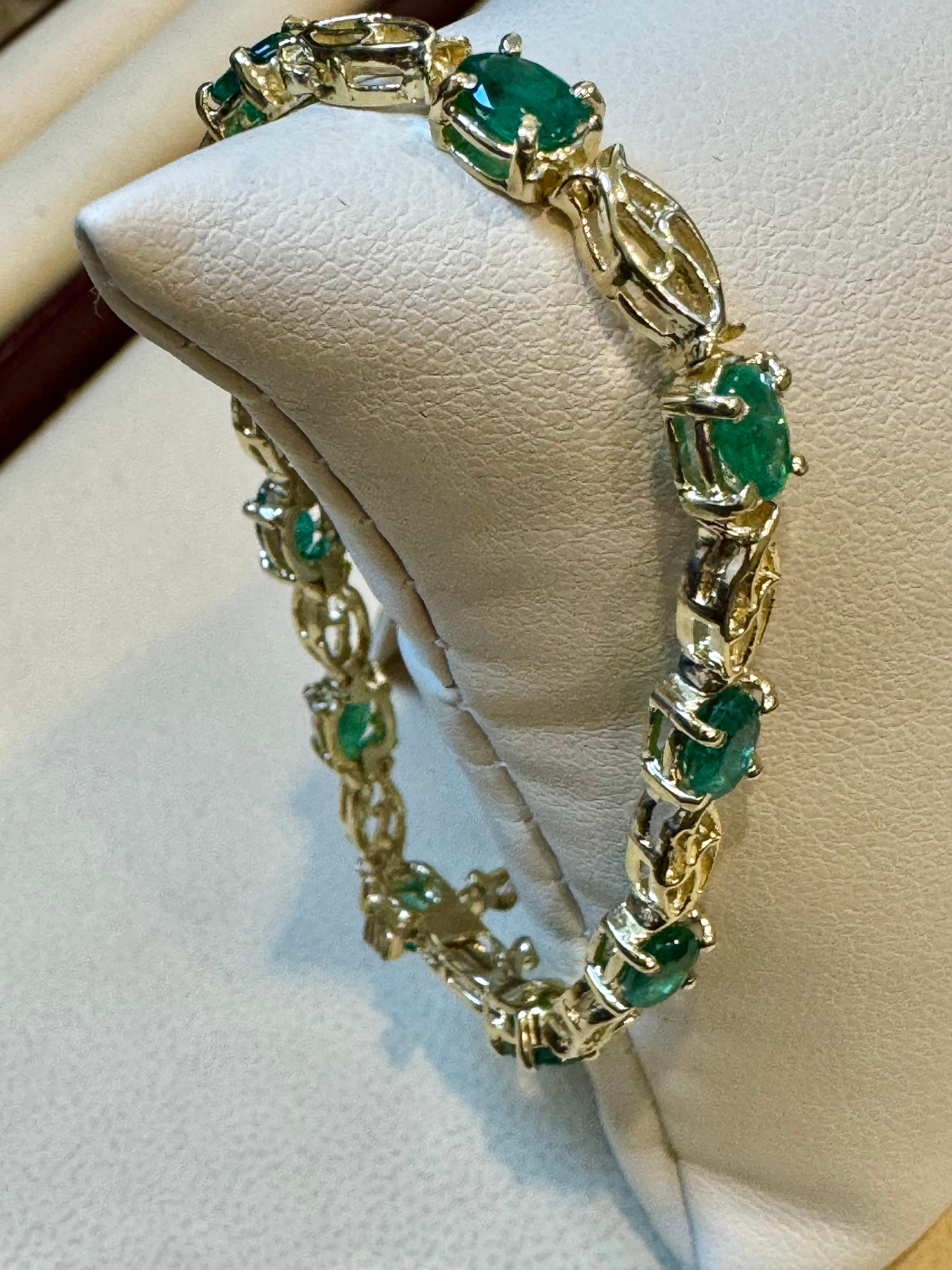 Women's 5.5 Ct Natural Emerald & Diamond Cocktail Tennis Bracelet 14 Karat Yellow Gold For Sale