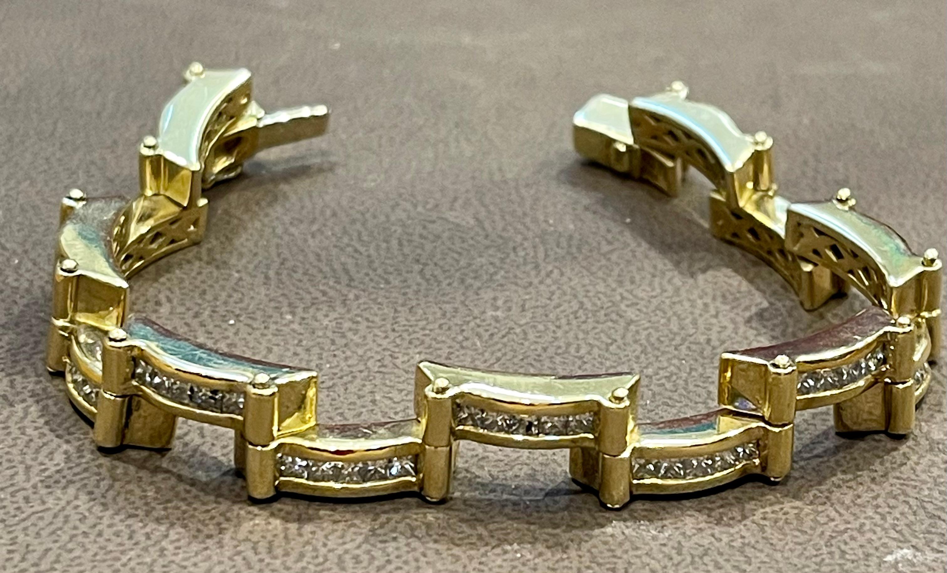 5.5 Ct Princess Cut Diamond Metro Women 18 Kt Yellow Gold Diamond Bracelet For Sale 2