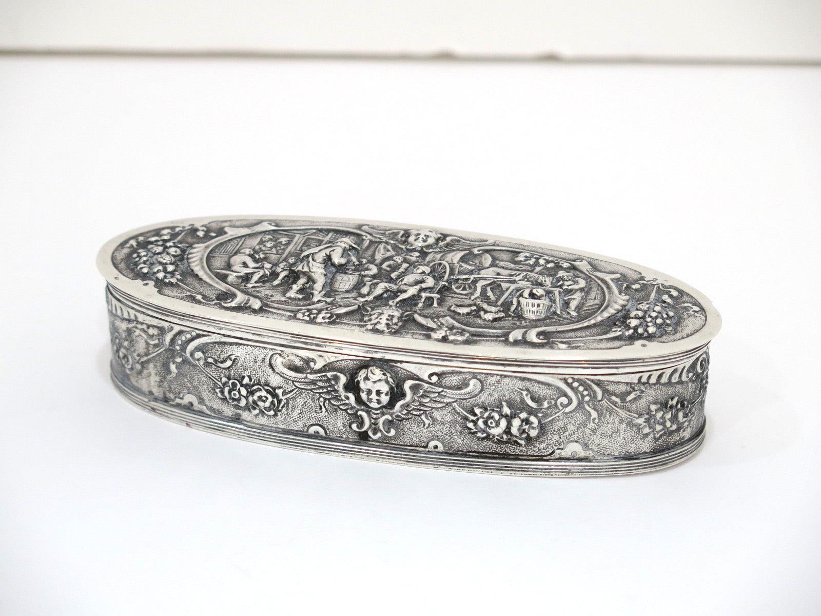 5.5 in - European Silver Antique Dutch Nobleman's Household Scene Oval Box In Good Condition In Brooklyn, NY
