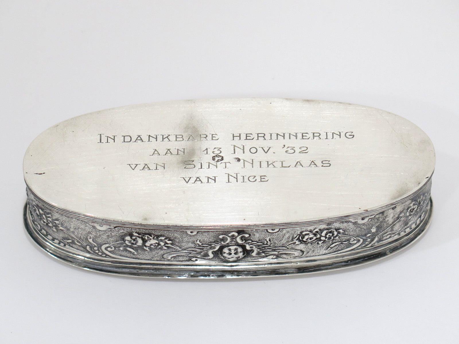 20ième siècle 5.5 in - European Silver Antique Dutch Nobleman's Household Scene Box Oval
