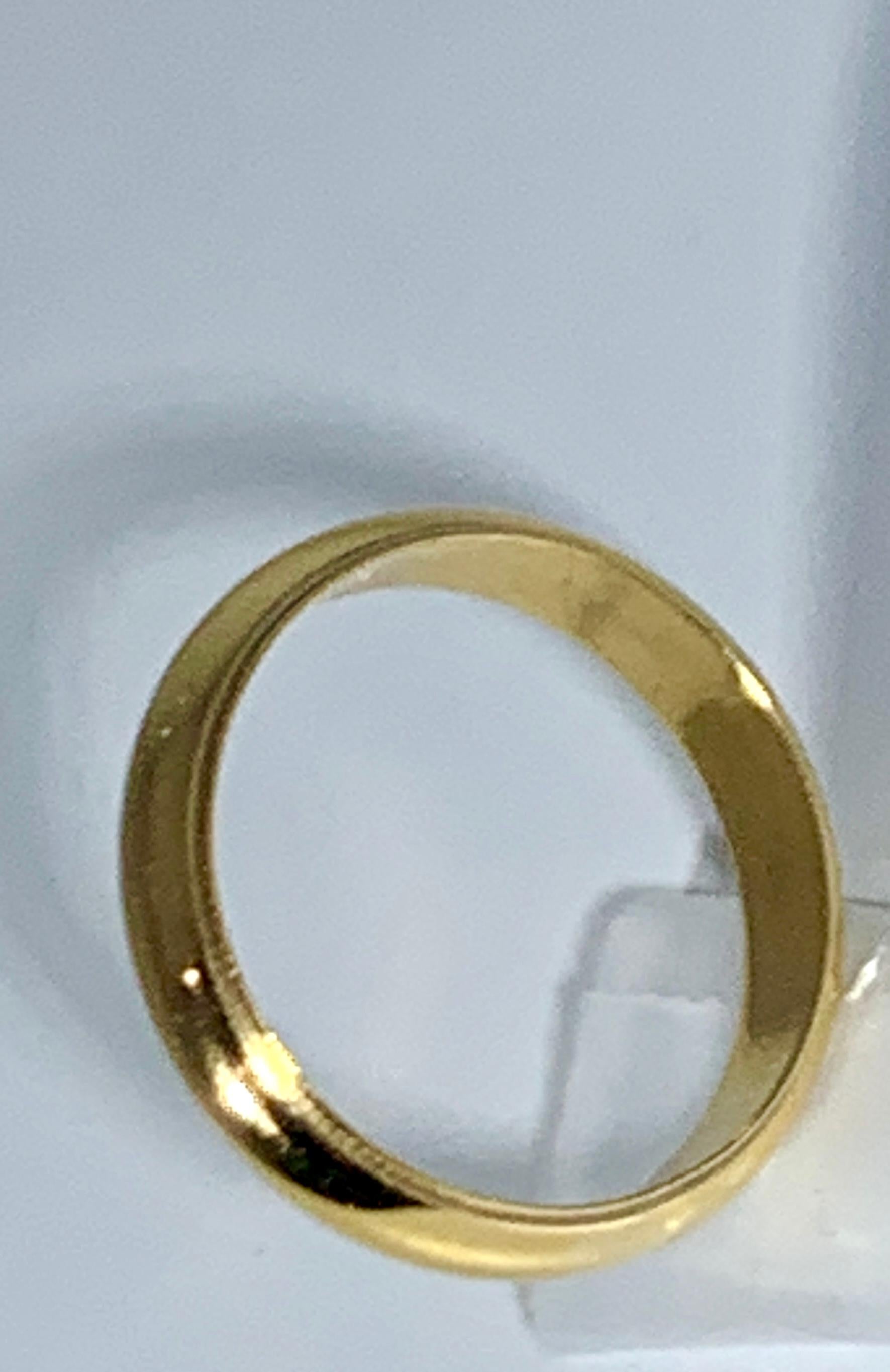 14 Karat Gold Wedding Band, Domed with Step-Down Edge 6 Grams In Excellent Condition For Sale In New York, NY