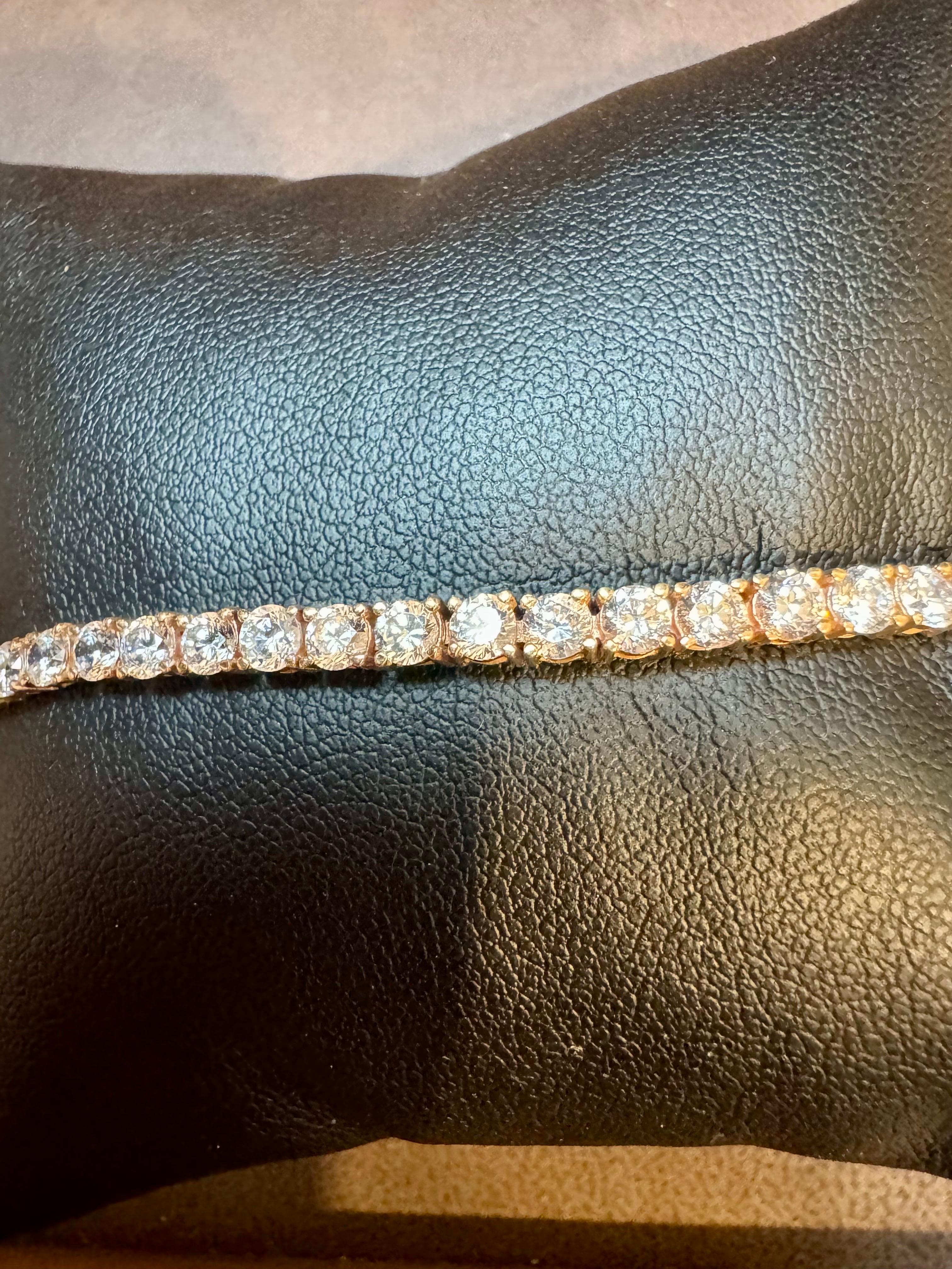 55 Diamants ronds 10-12 Pointer Chaque Bracelet de tennis en or jaune 14 K 6.0 Ct en vente 9