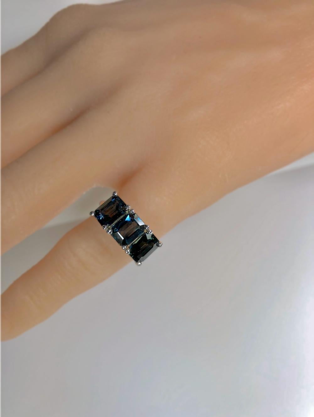 5.50 Carat Blue Natural Sapphire Three-Stone Wedding Ring White Gold For Sale 3