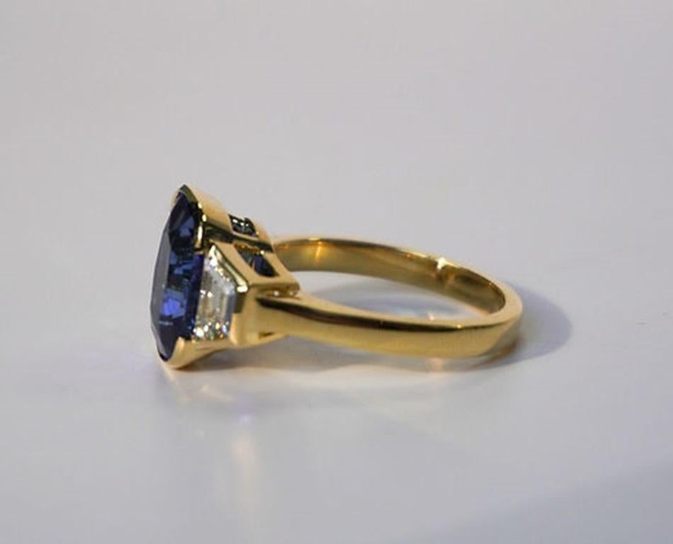 5.50 Carat Ceylon Sapphire Three-Stone Bezel Ring In New Condition For Sale In New York, NY