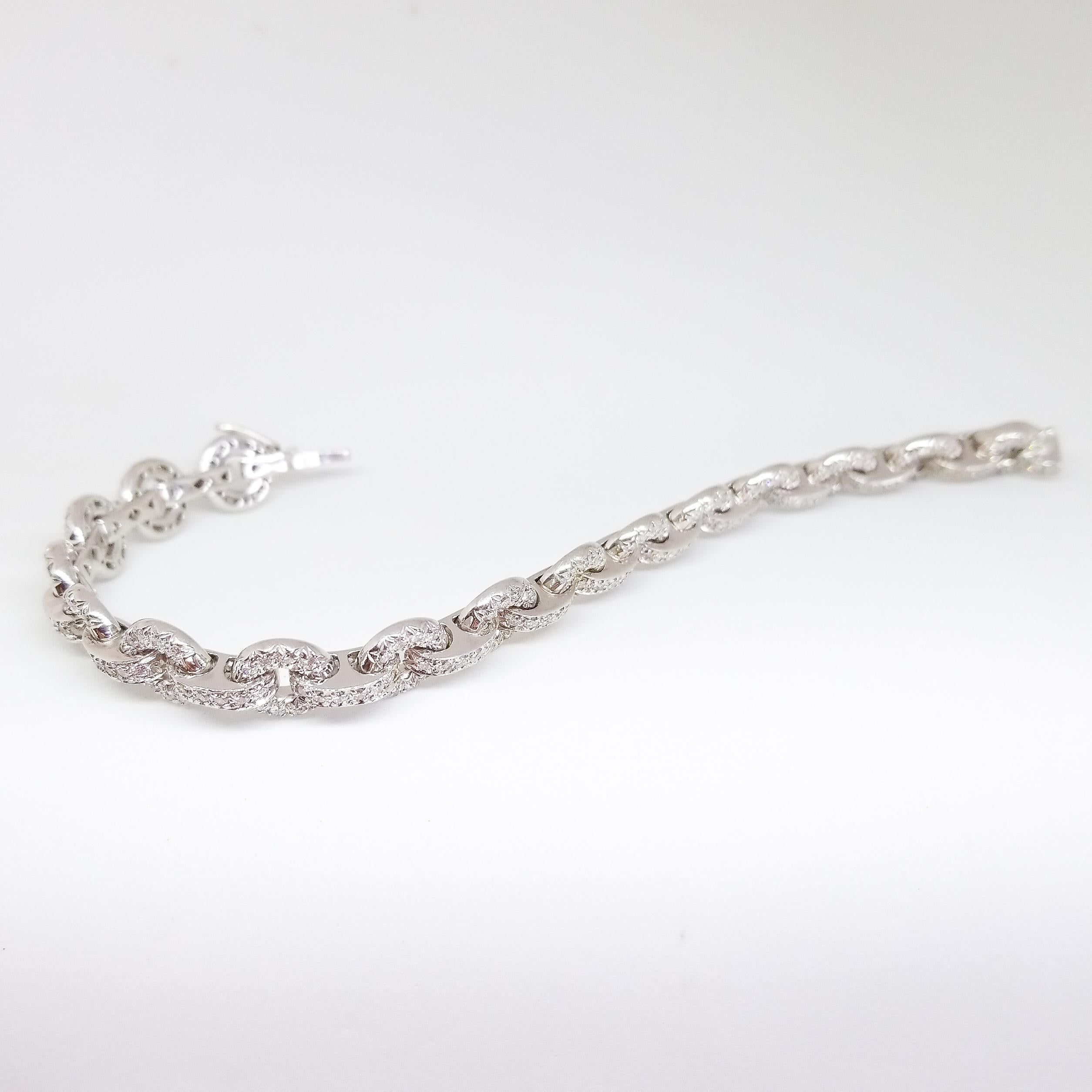 5.50 Carat Diamond Encrusted Circle & Bar Link Bracelet 18K White Gold For Sale 3