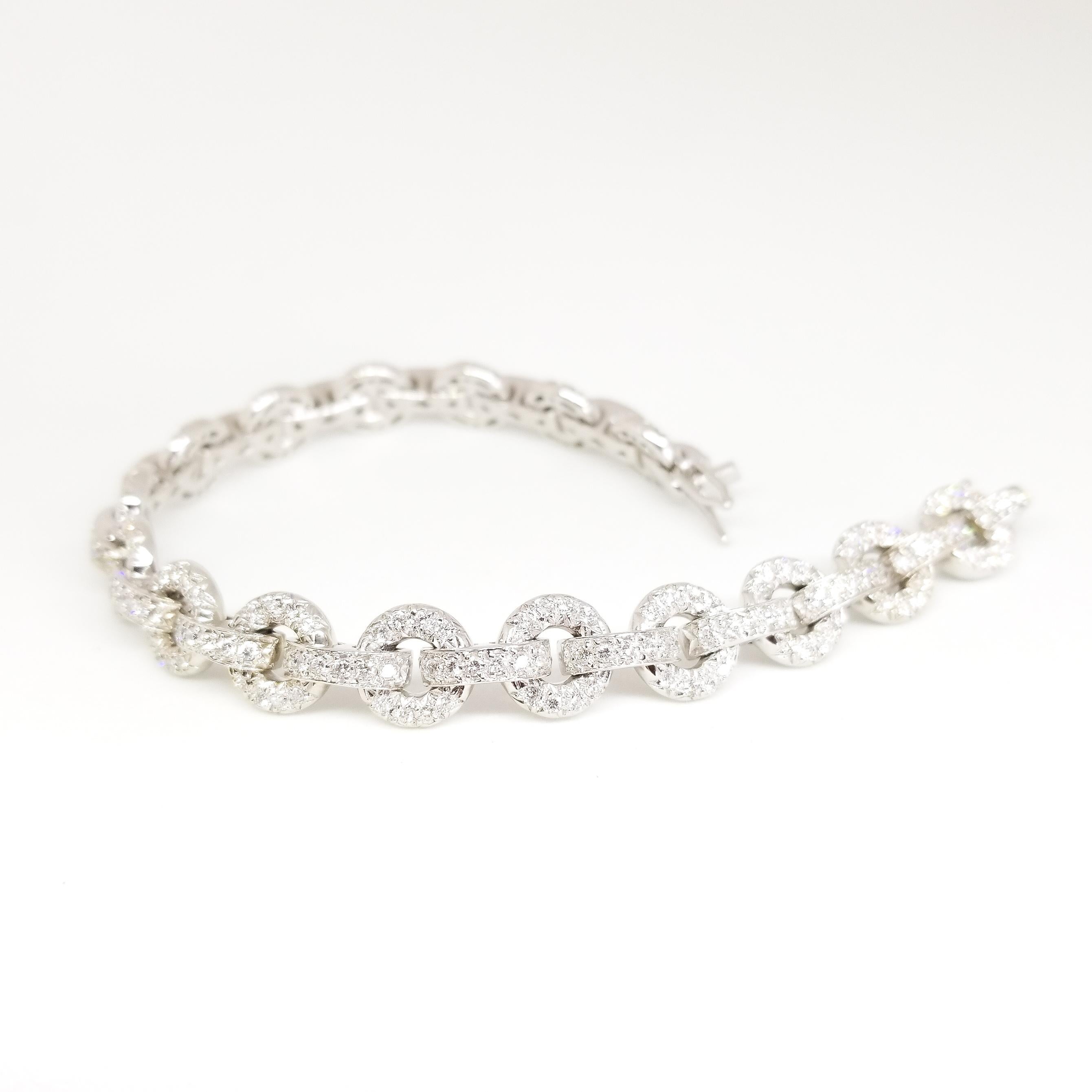 5.50 Carat Diamond Encrusted Circle & Bar Link Bracelet 18K White Gold For Sale 4