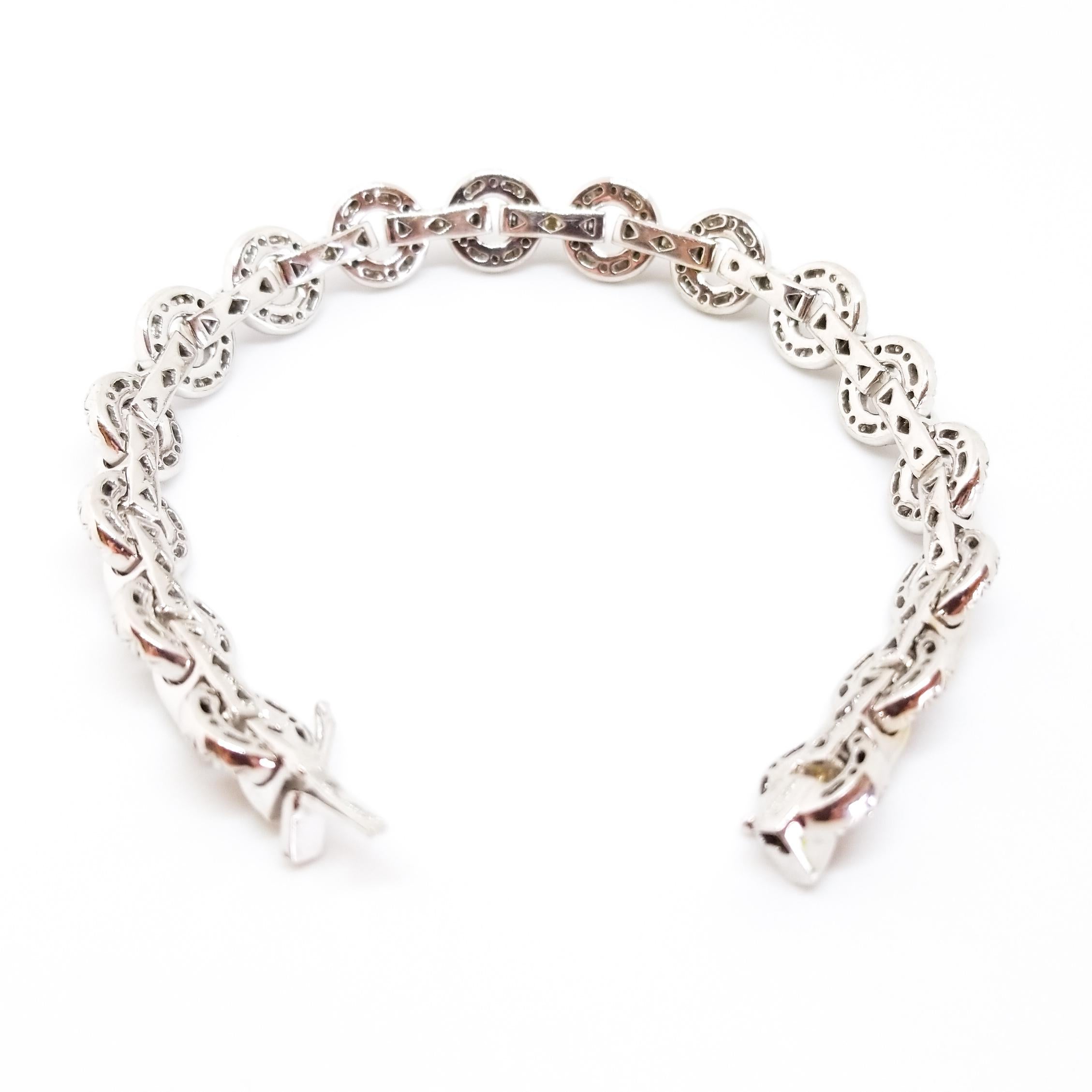5.50 Carat Diamond Encrusted Circle & Bar Link Bracelet 18K White Gold For Sale 8