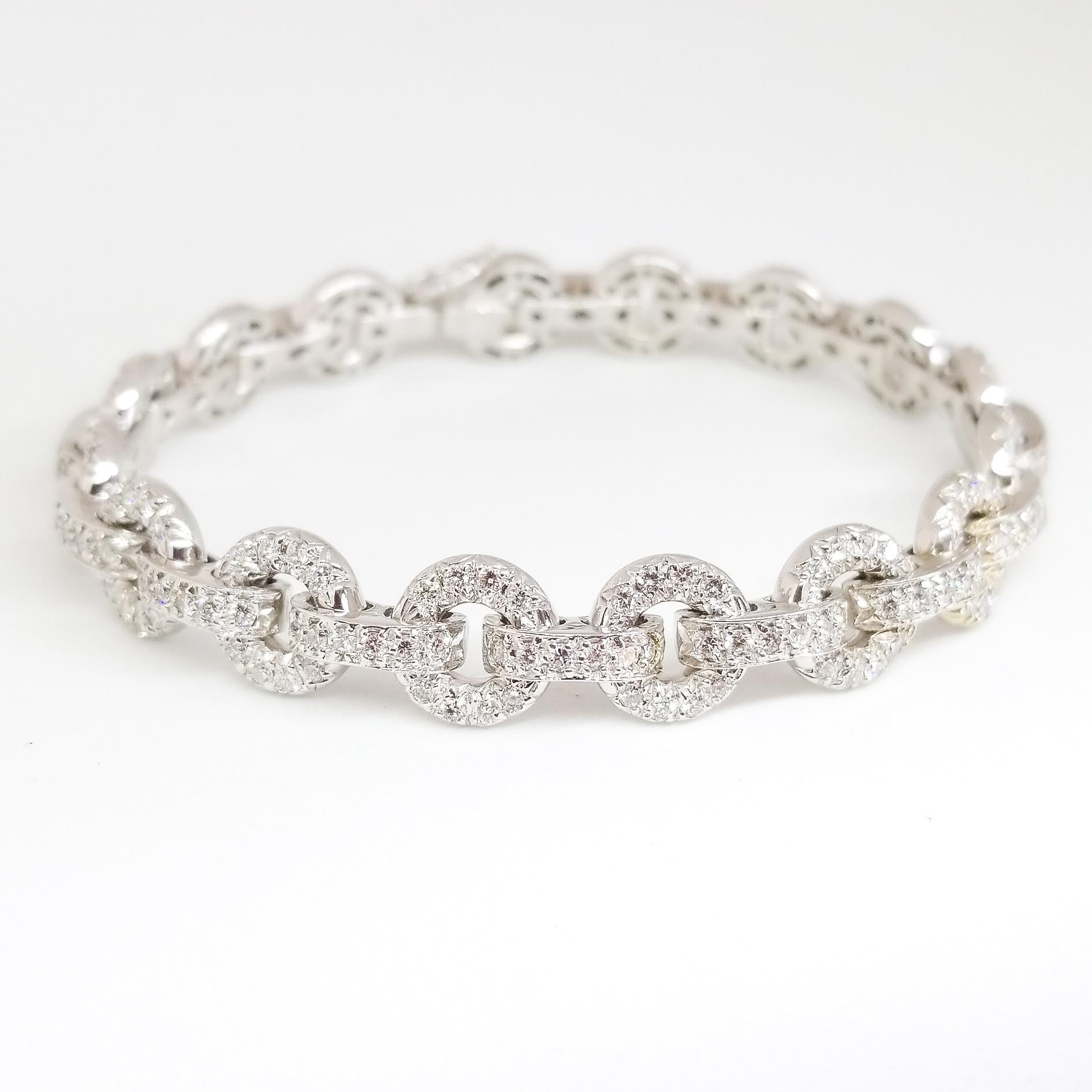 5.50 Carat Diamond Encrusted Circle & Bar Link Bracelet 18K White Gold For Sale 10