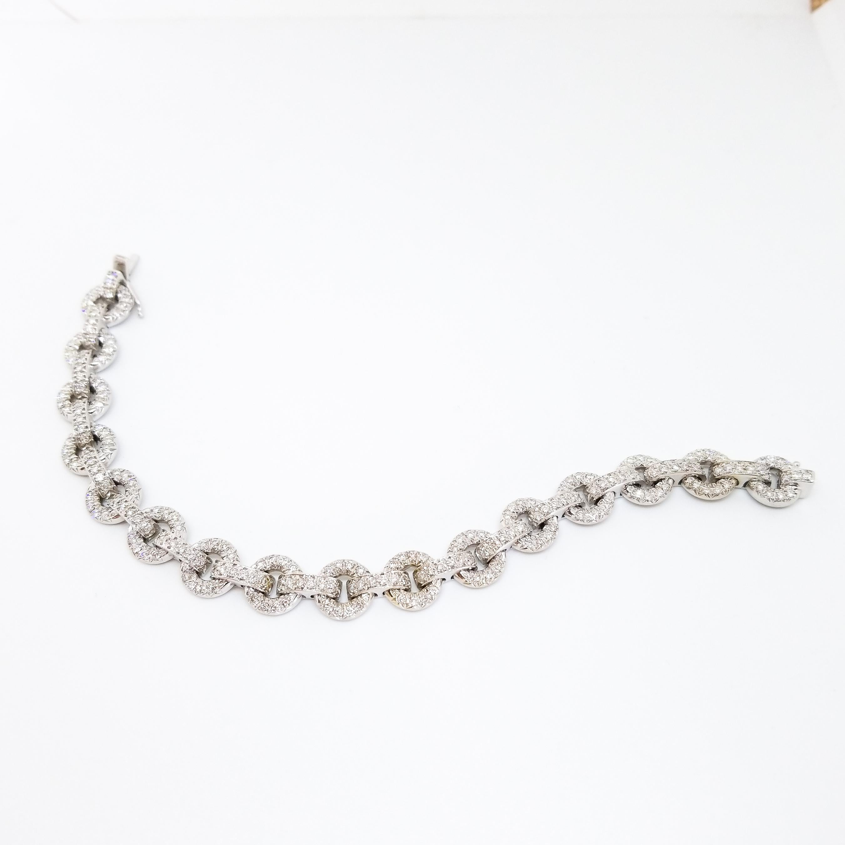 5.50 Carat Diamond Encrusted Circle & Bar Link Bracelet 18K White Gold For Sale 12