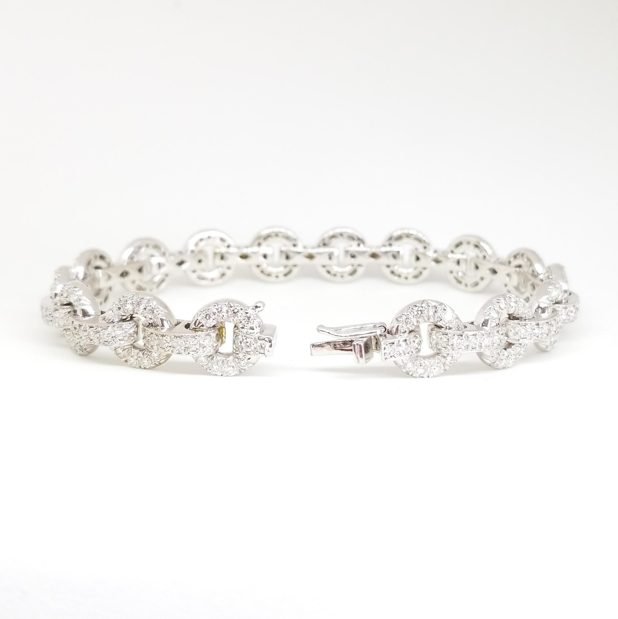 5.50 Carat Diamond Encrusted Circle & Bar Link Bracelet 18K White Gold For Sale 13