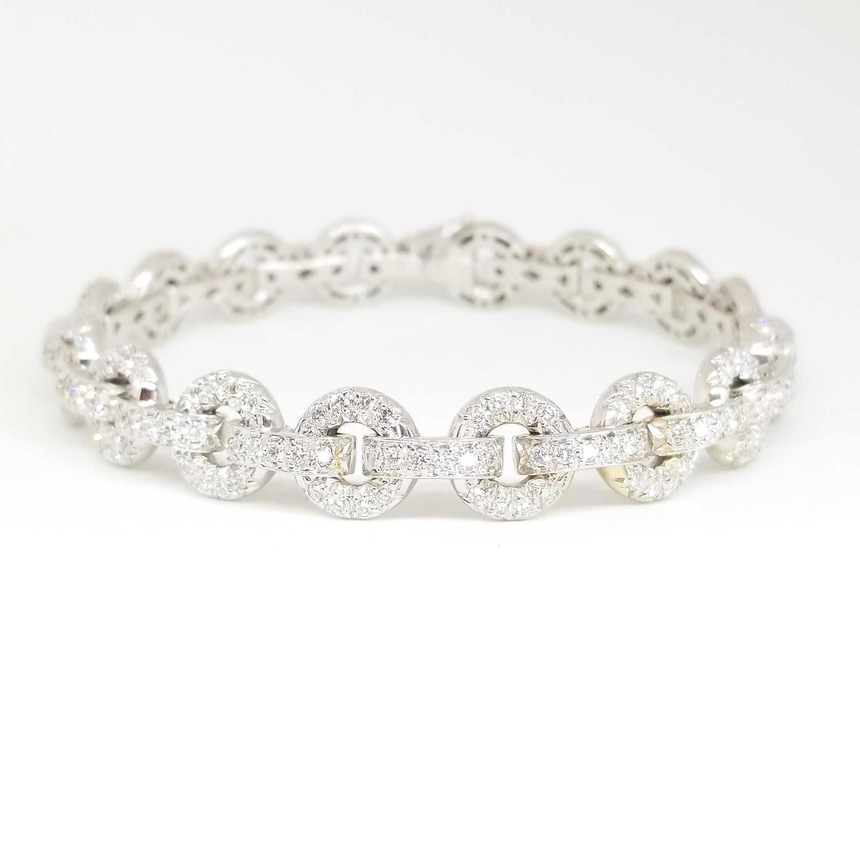 Bracelet à maillons en or blanc 18 carats avec cercles et barres incrustées de diamants de 5,50 carats Neuf - En vente à Lambertville , NJ