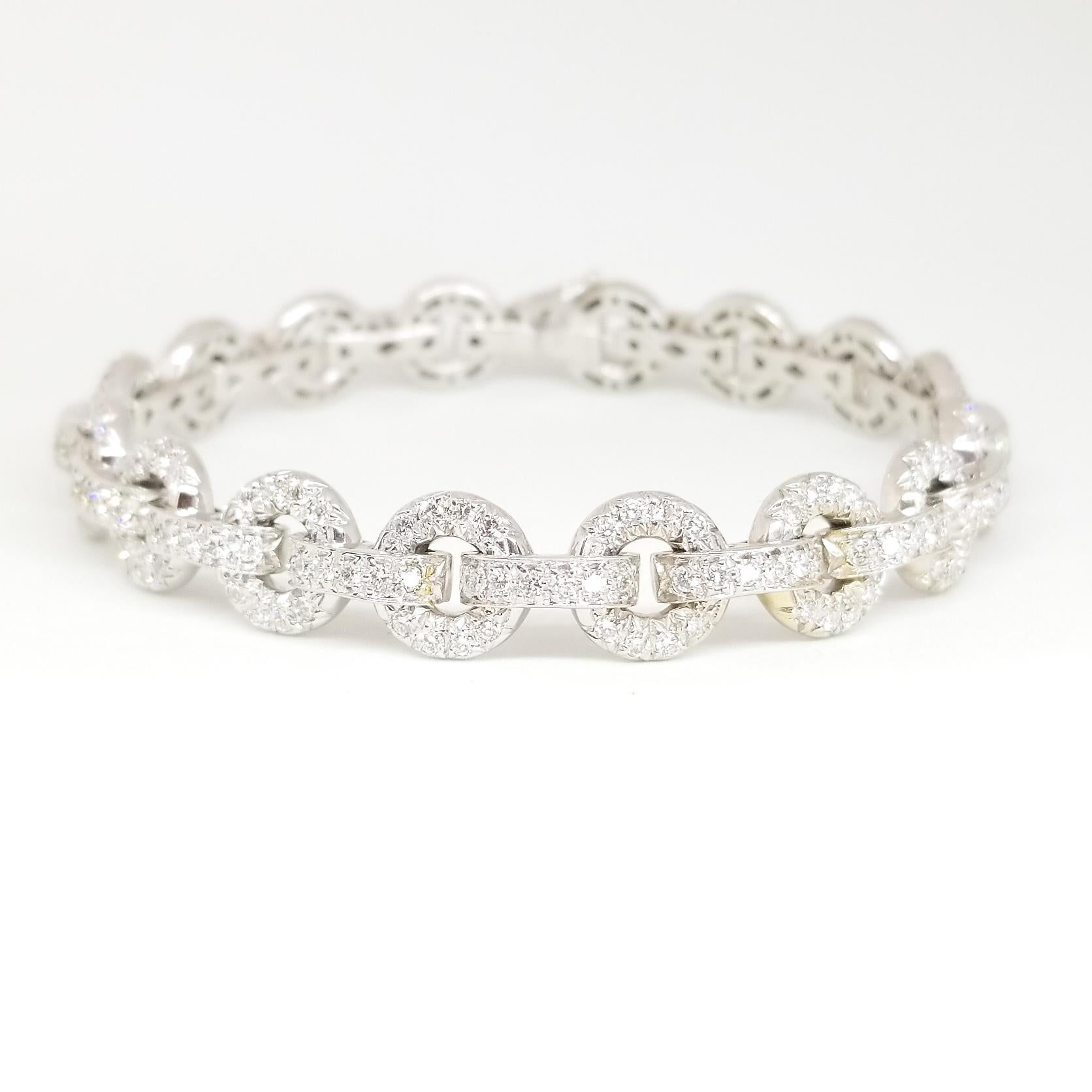 Round Cut 5.50 Carat Diamond Encrusted Circle & Bar Link Bracelet 18K White Gold For Sale