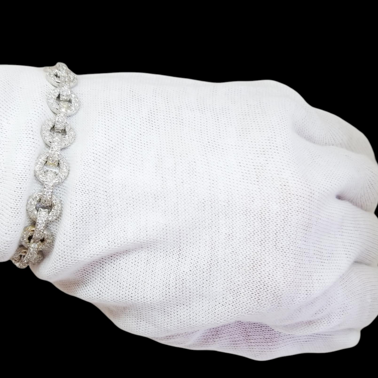 Women's or Men's 5.50 Carat Diamond Encrusted Circle & Bar Link Bracelet 18K White Gold For Sale