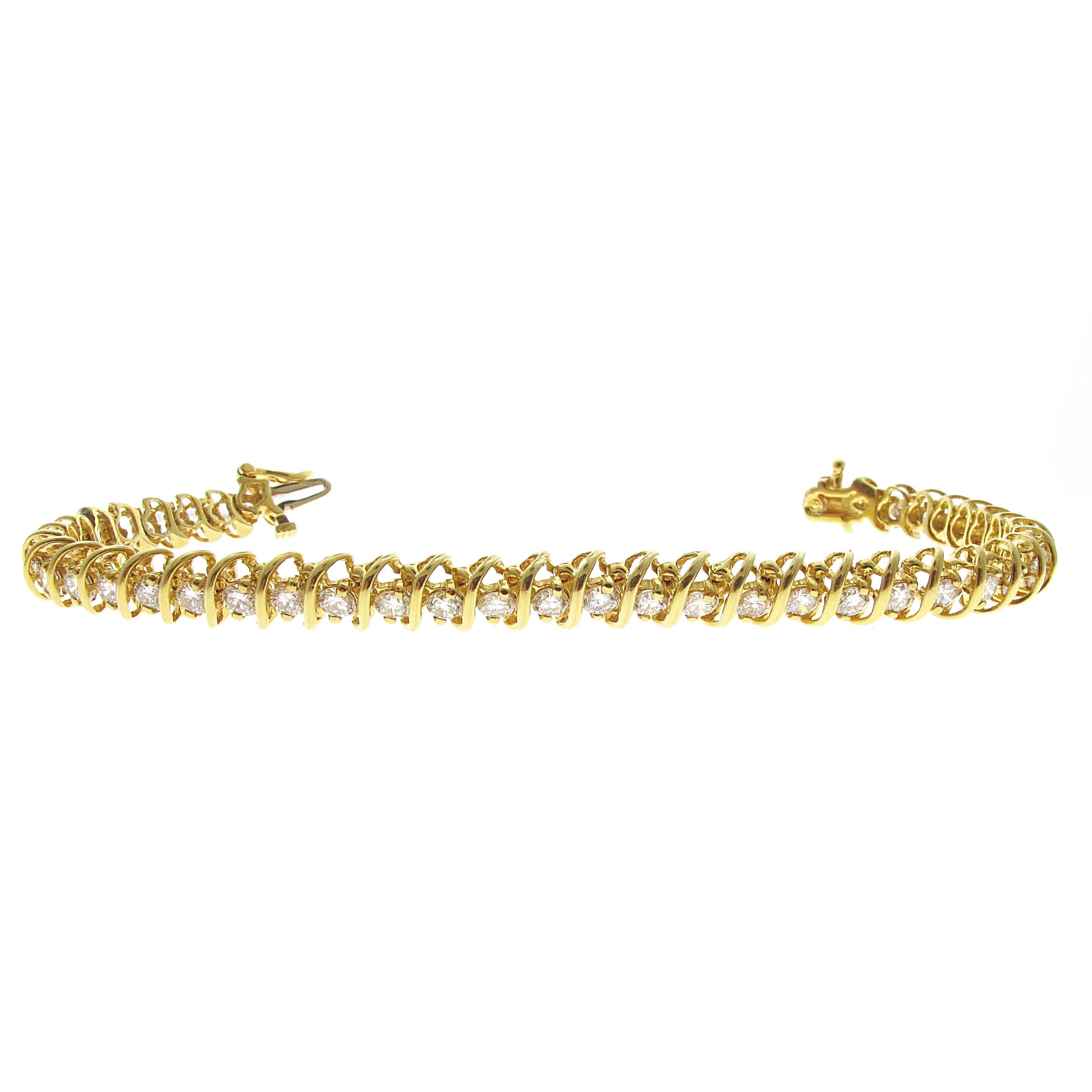 Round Cut 18 Karat Yellow Gold Round Diamond Tennis Bracelet For Sale