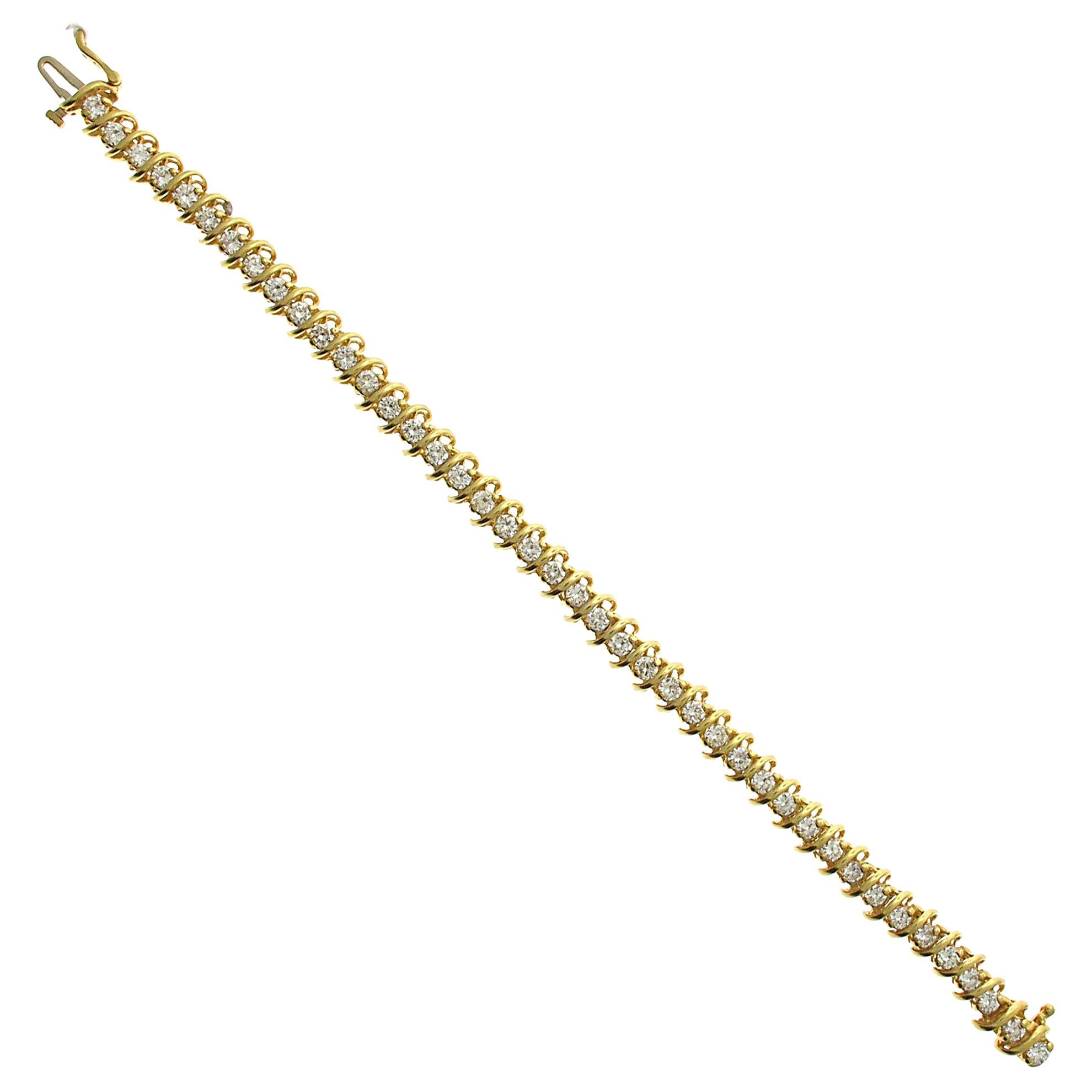 Contemporary 18 Karat Yellow Gold Round Diamond Tennis Bracelet For Sale