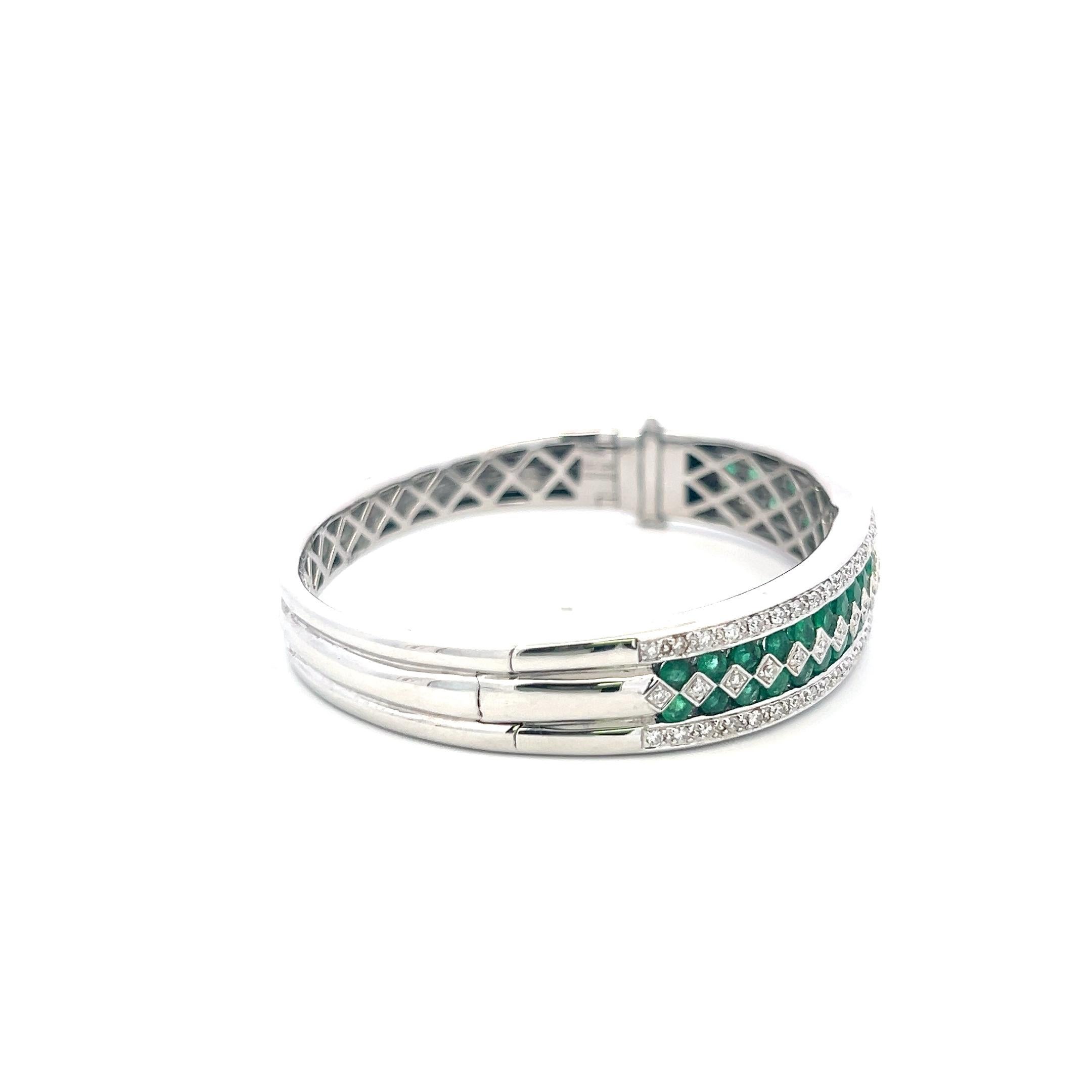 Título:
Esmeralda de 5,50 quilates Diamante redondo brillante I SI de 1,50 quilates Brazalete de oro blanco de 14 quilates
Estilo:
Brazalete
Metal:
oro blanco de 14 quilates
Gema 1:
Diamante de 1,5 quilates
Número de