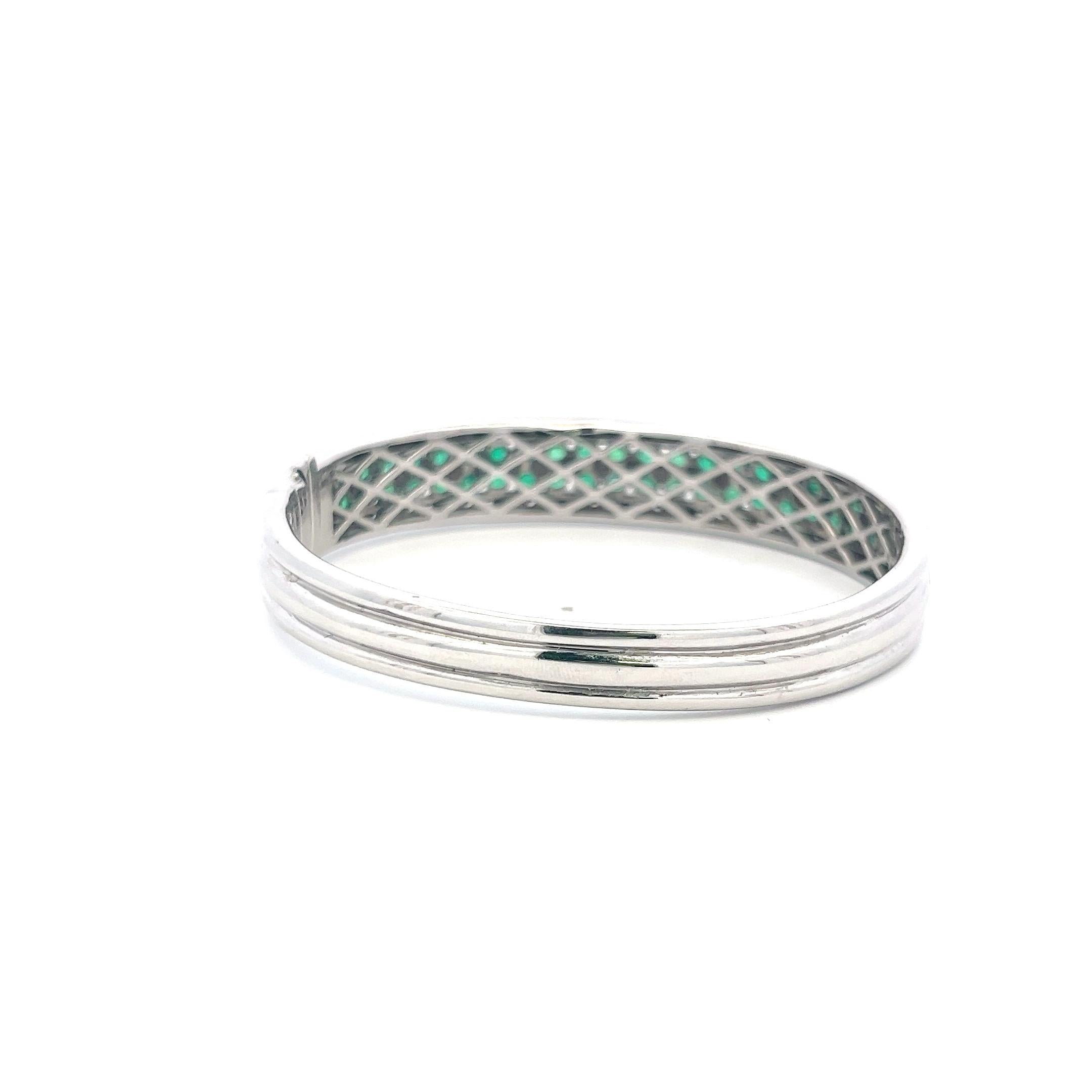 Esmeralda de 5,50 quilates Diamante redondo brillante de 1,50 quilates Pulsera brazalete 14K WG Corte brillante en venta